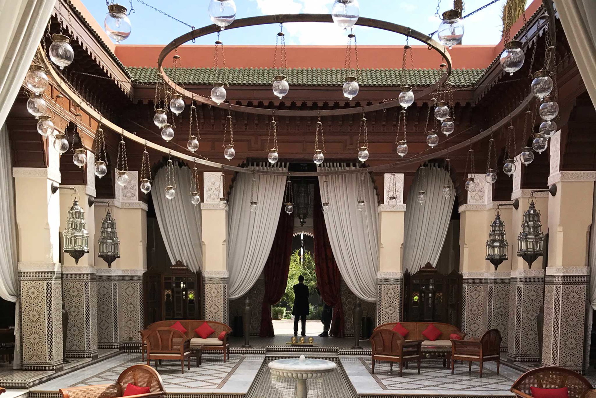 Mit dem&nbsp;»Royal Mansour«&nbsp;Hotel schuf der&nbsp;marokkanische König Mohammed VI eines der glamourösesten Luxushotels weltweit.&nbsp;