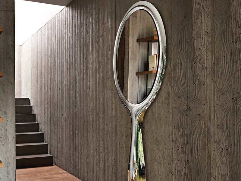 Spieglein, Spieglein …&nbsp;Marcel Wanders ist bekannt dafür, nie halbe Sachen zu machen. Das Spiegel-Kunstwerk für Fiam ist hier keine Ausnahme. chaplins.co.uk
