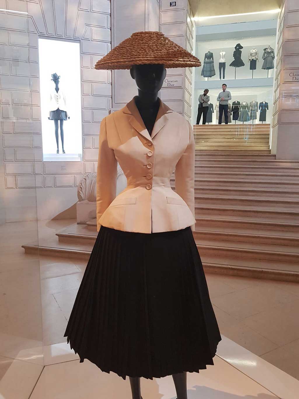 Die klassische Dior »New Look«&nbsp;Silhouette.&nbsp;