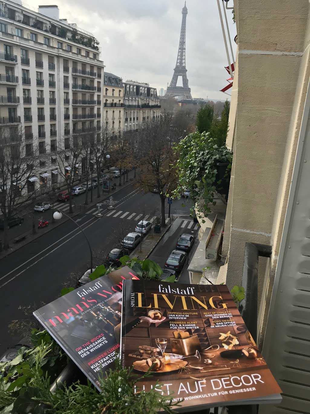 Natürlich darf die neueste LIVING und Man's World Ausgabe bei einem Weekendtrip nach Paris nicht fehlen.&nbsp;