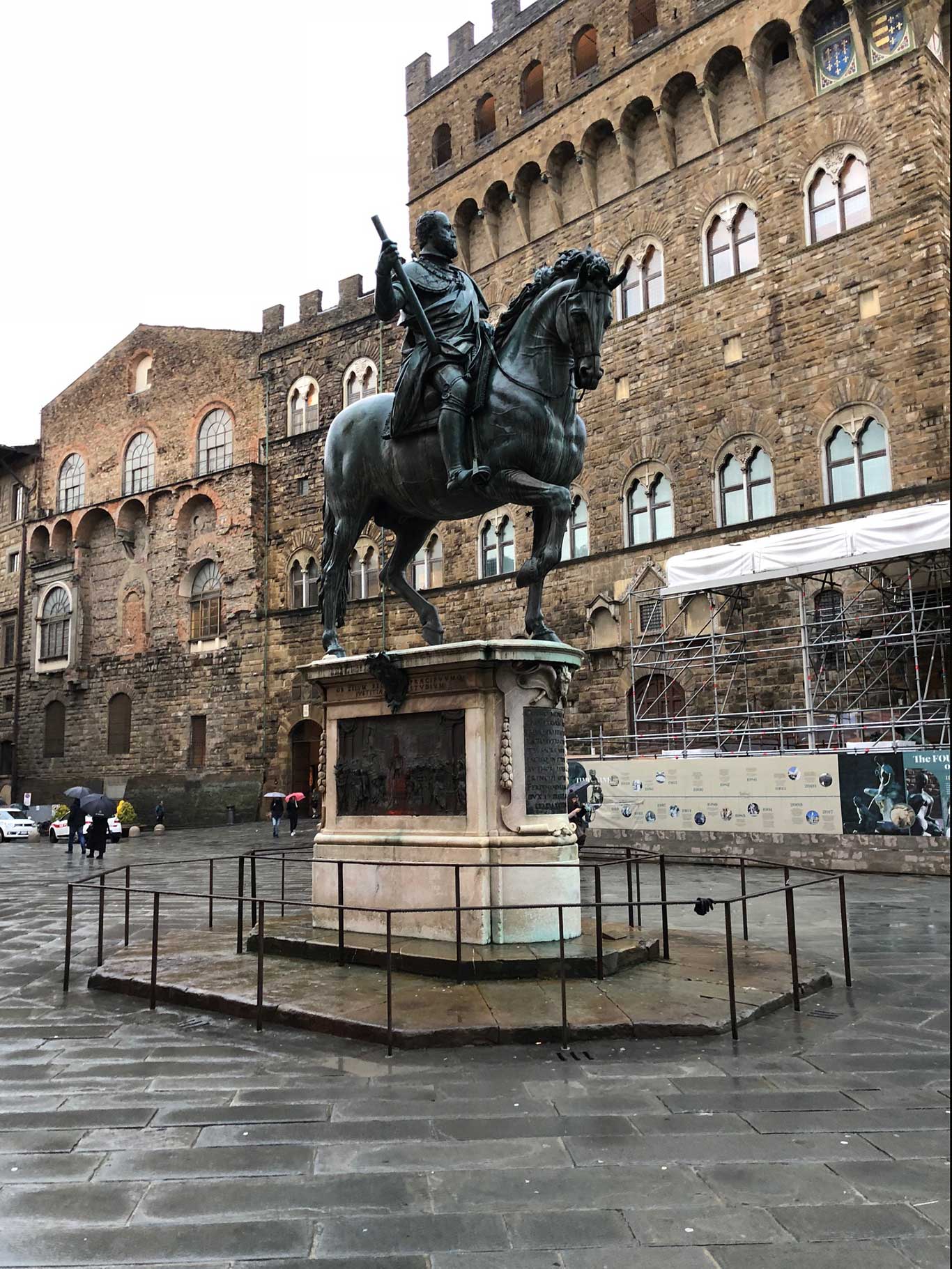 Die Statue »Reiterstandbild Cosimos I.« von Giambologna befindet sich auf dem berühmten&nbsp;Piazza della Signoria.&nbsp;