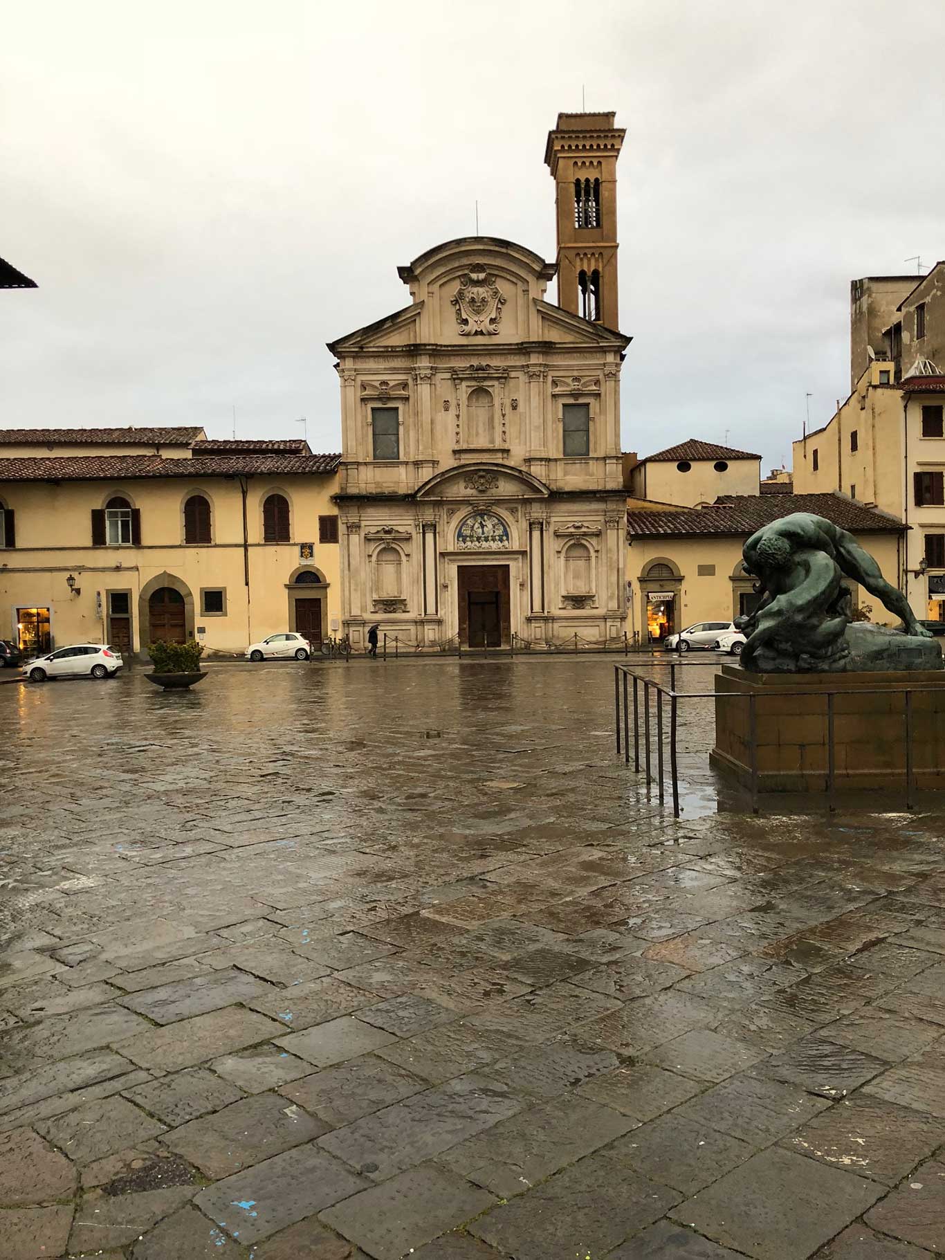 Die Franziskaner Kirche »San Salvatore di Ognissanti« wurde zwischen 1251 und 1260 fertiggestellt.&nbsp;