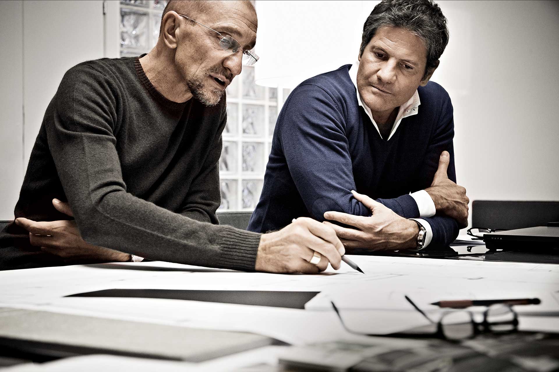 Der Architekt und Designer Rodolfo Dordoni arbeitet seit 20 Jahren für Minotti und hat mit der Familie ein inspiratives Auskommen.
