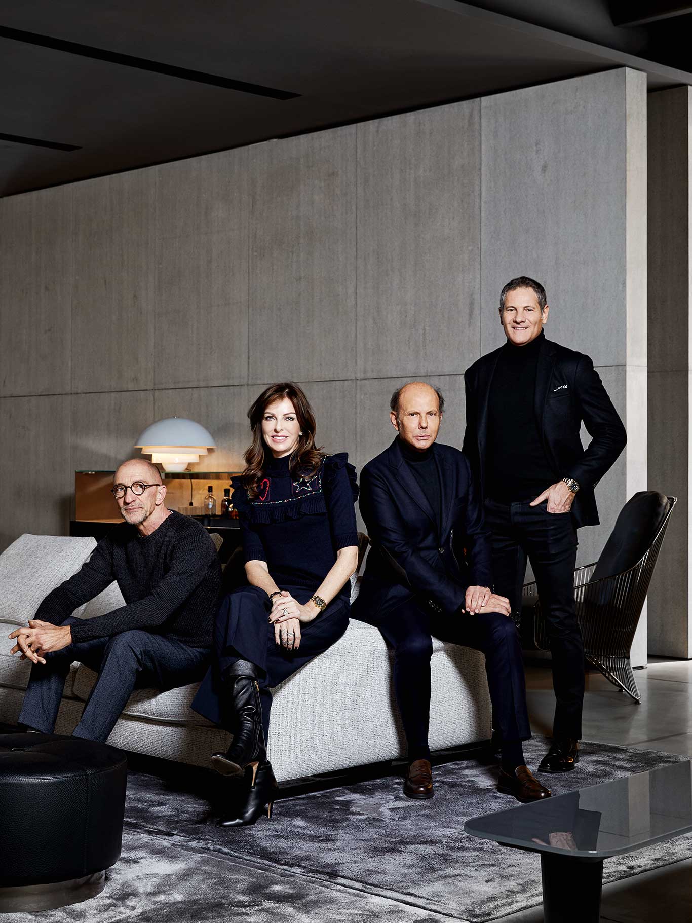 Im Headquarter in Meda. V. l. n. r.:&nbsp;Designer Rodolfo Dordoni, LIVING-Chefredakteurin Angelika Rosam, Renato Minotti, Roberto Minotti.