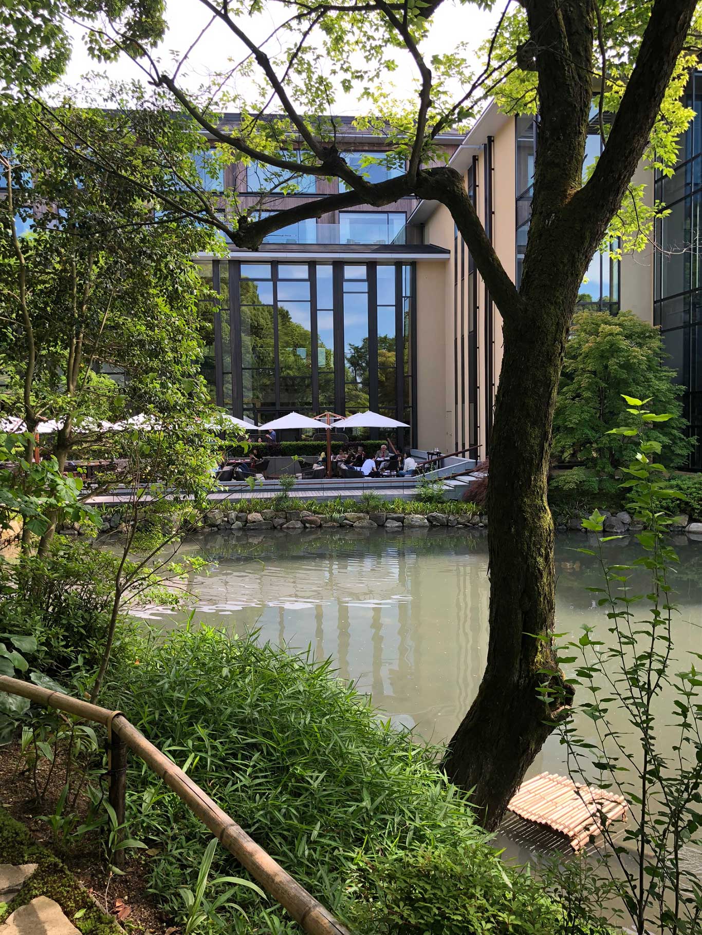 Alleine der herrliche Hotelgarten ist einen Besuch wert.&nbsp;