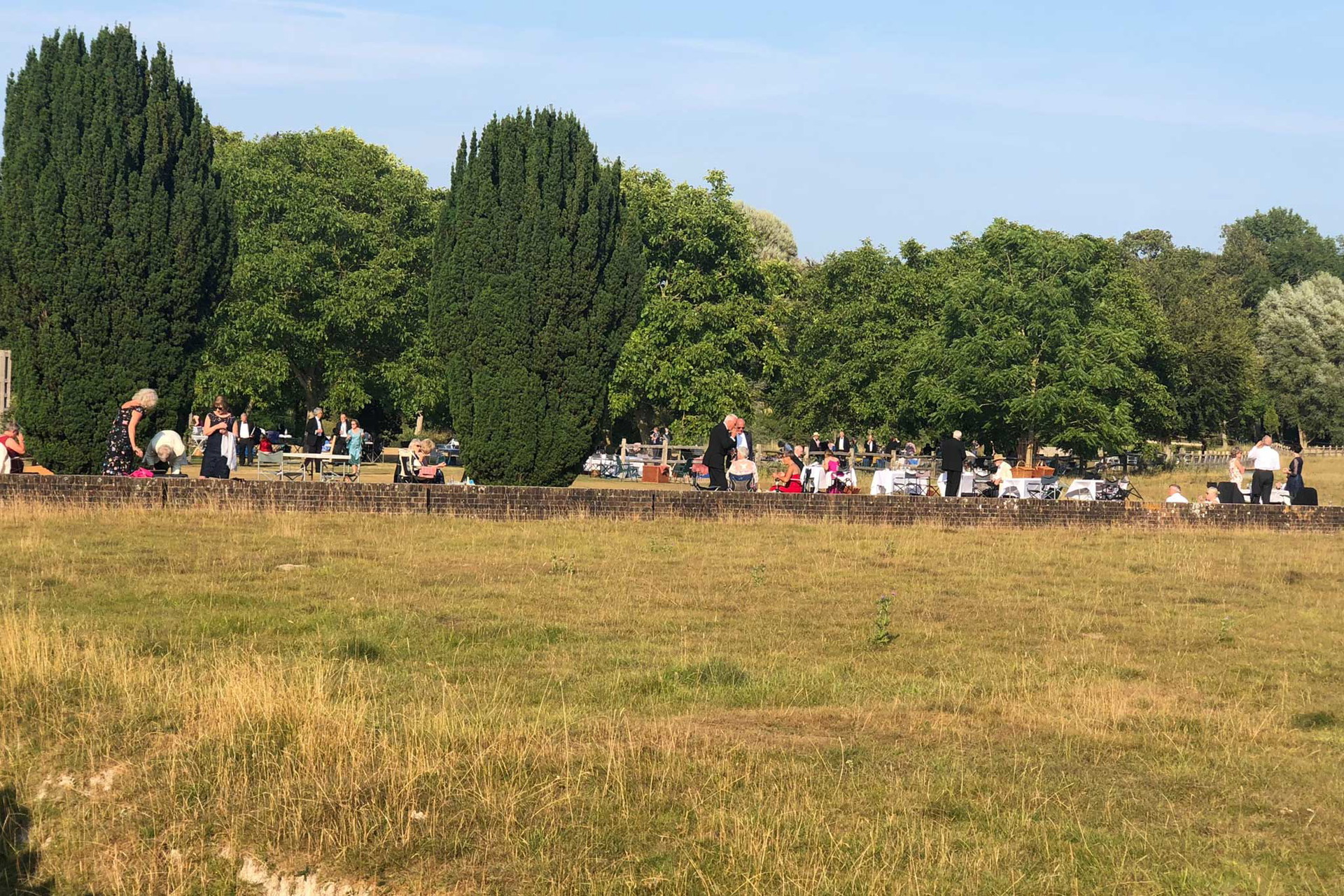 Vor, nach und natürlich während der Pause der Aufführung kann man die englische Landschaft genießen.&nbsp;glyndebourne.com