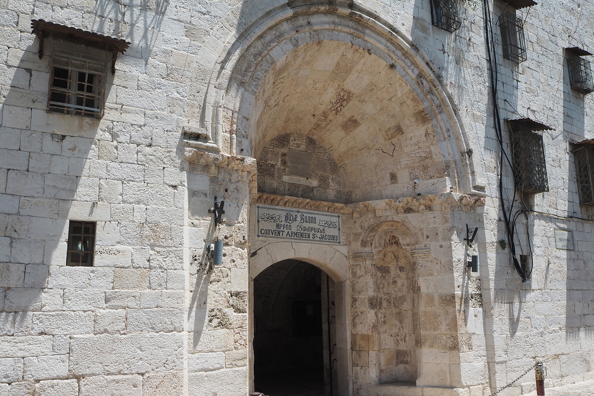 Der Eingang zur »Jakobskathedrale« im Armenischen Quartier von Jerusalem.&nbsp;