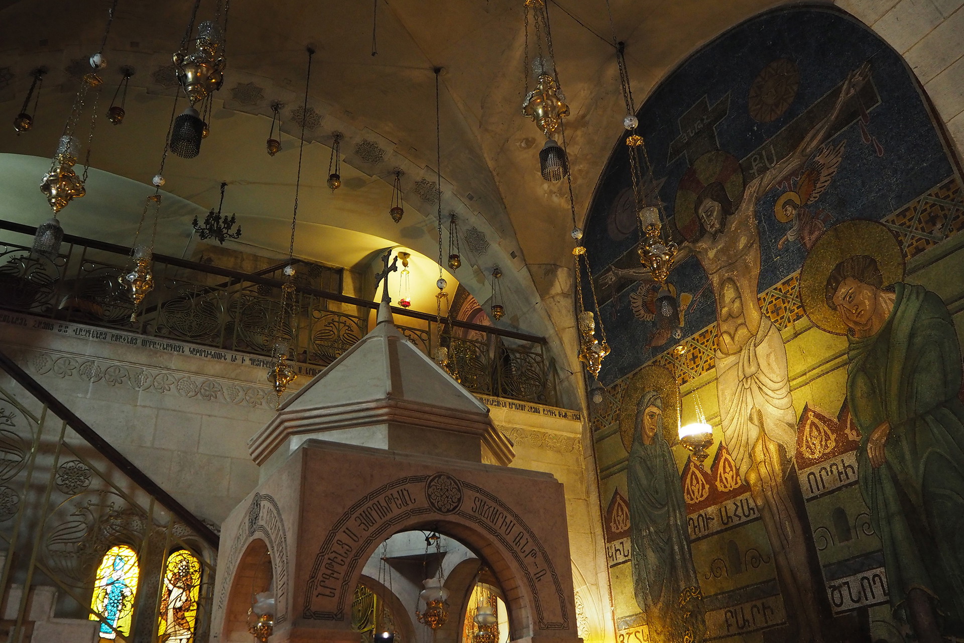 Die Kirche steht auf der überlieferten Stelle der Kreuzigung und des Grabes Jesu. Die »Grabeskirche« zählt zu den größten Heiligtümern des Christentums.