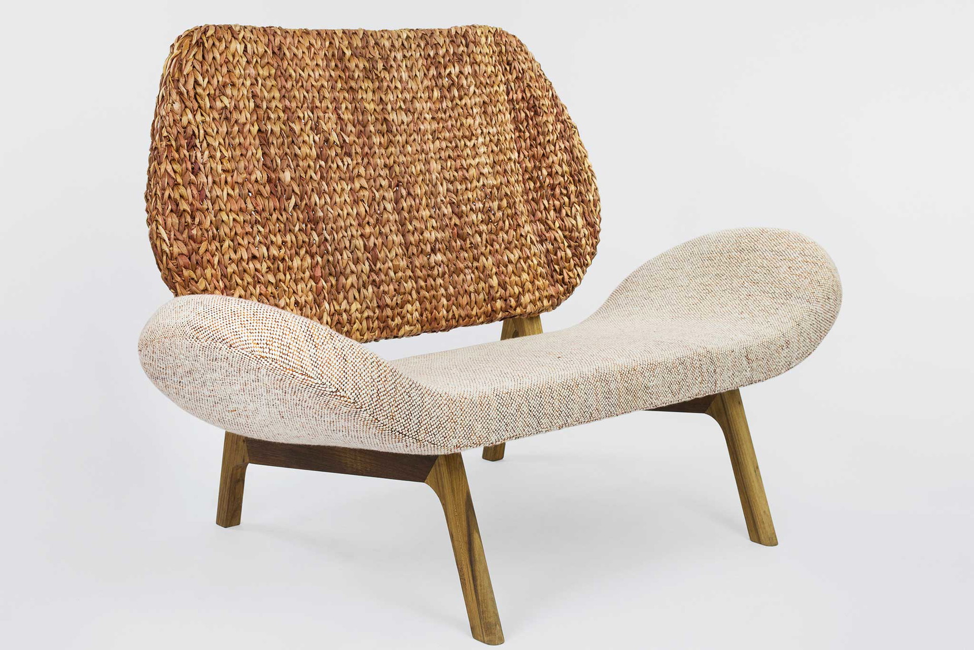 In Kooperation mit&nbsp;sieben Designstudios aus Uruguay&nbsp;entstand dieses Stück aus der&nbsp;Ausstellung »Hilos Invisibles«.&nbsp;matteofogale.com