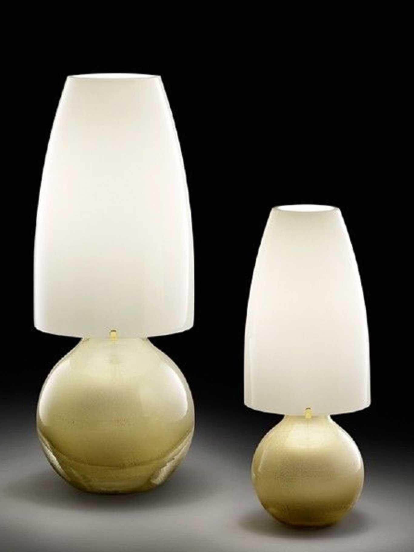 Meisterlich gefertigt in Murano, der Wiege venezianischer Glasmacherkunst: Tischleuchte »Argea« von Venini. venini.com