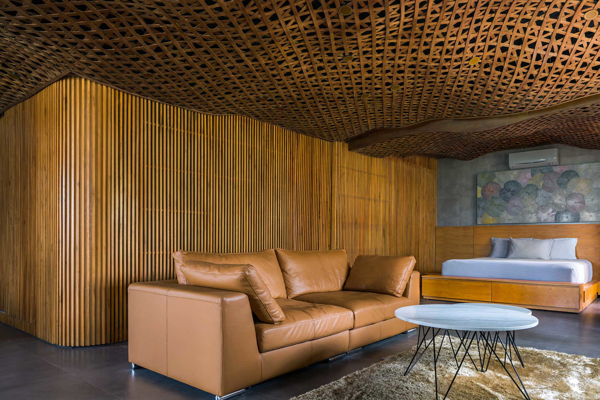 CTA Architects,Wohnung in Saigon, Vietnam. Leben unter einer Wolke aus Holz: CTA Architects verwandelten eine enge -Wohnung in Saigon in ein »Cloud House« und holten so die Natur in die Stadt. facebook.com/Creative.Architects.CTA