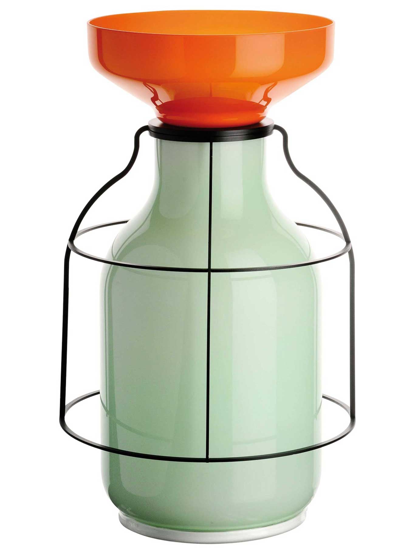In einer Limited Edition kommt diese Lampe aus Barbers Design-Werkstatt daher. Diese ist in neun verschiedenen Ausführungen zu haben.