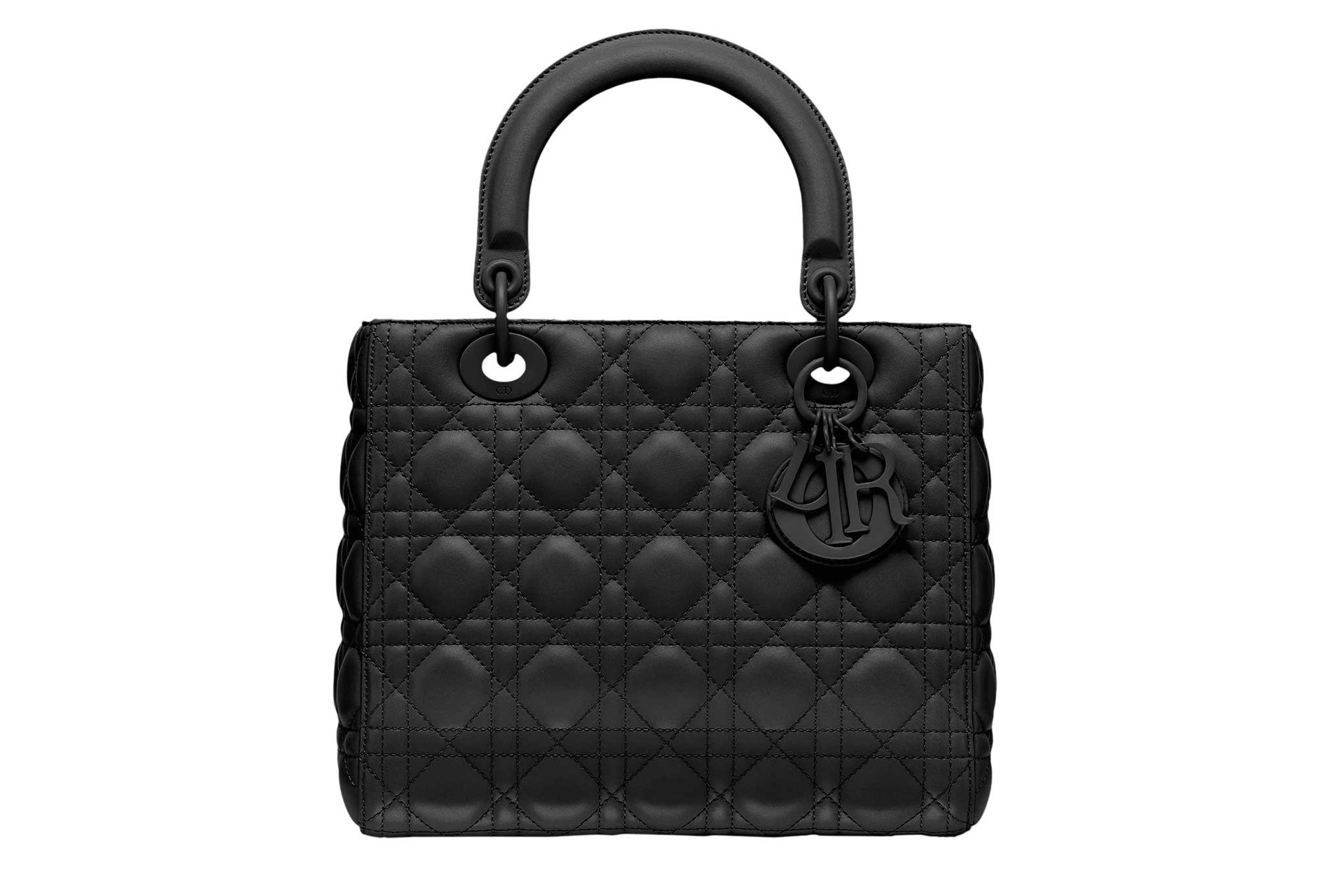 Die Lady Dior wurde für Prinzessin Diana entworfen und wird seit 1996 in verschiedensten Form- und Material-varianten aufgelegt. Das aktuellste Modell verzichtet auf Gold-Details und punktet mit mattem Leder. dior.com