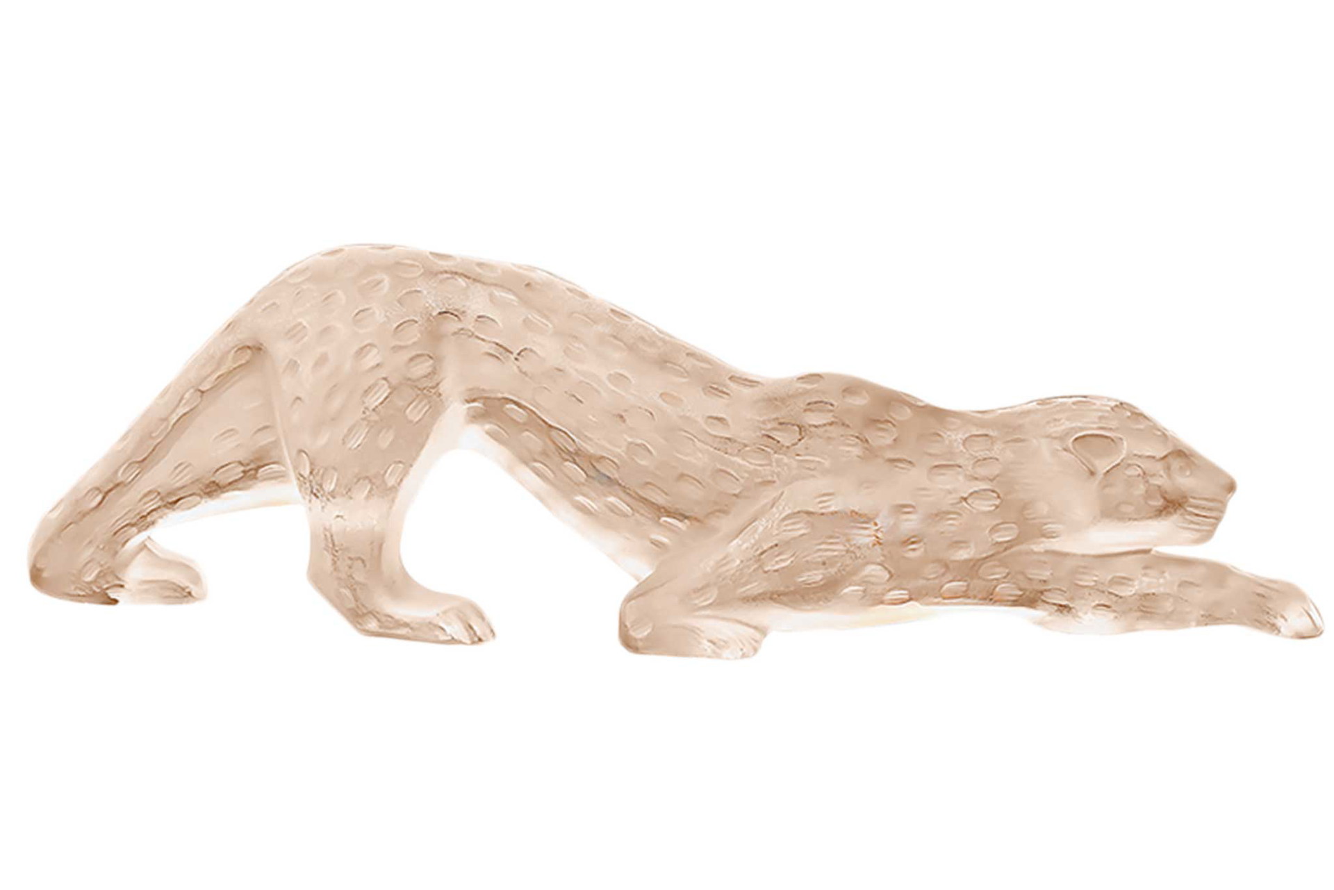 Die Kristallskulptur »Zeila Panther« schleicht sich in die Herzen der Interior-Fans. Süßes Weihnachtspräsent, auch in Amber und Grau. lalique.com