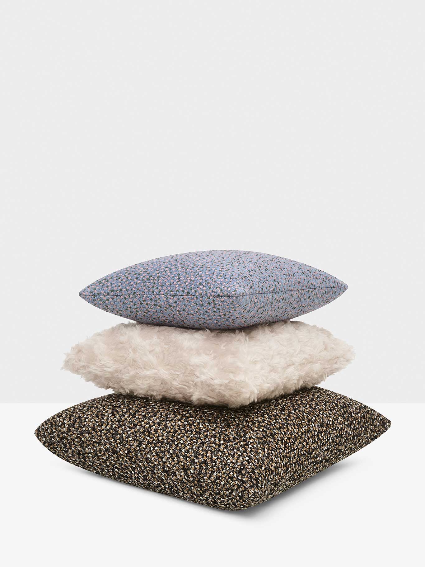 Modeikone Raf Simons arbeitet immer wieder mit den Stoff-experten von Kvadrat zusammen. Diese Polsterbezüge sind ein Resultat der Kooperation. kvadrat.de