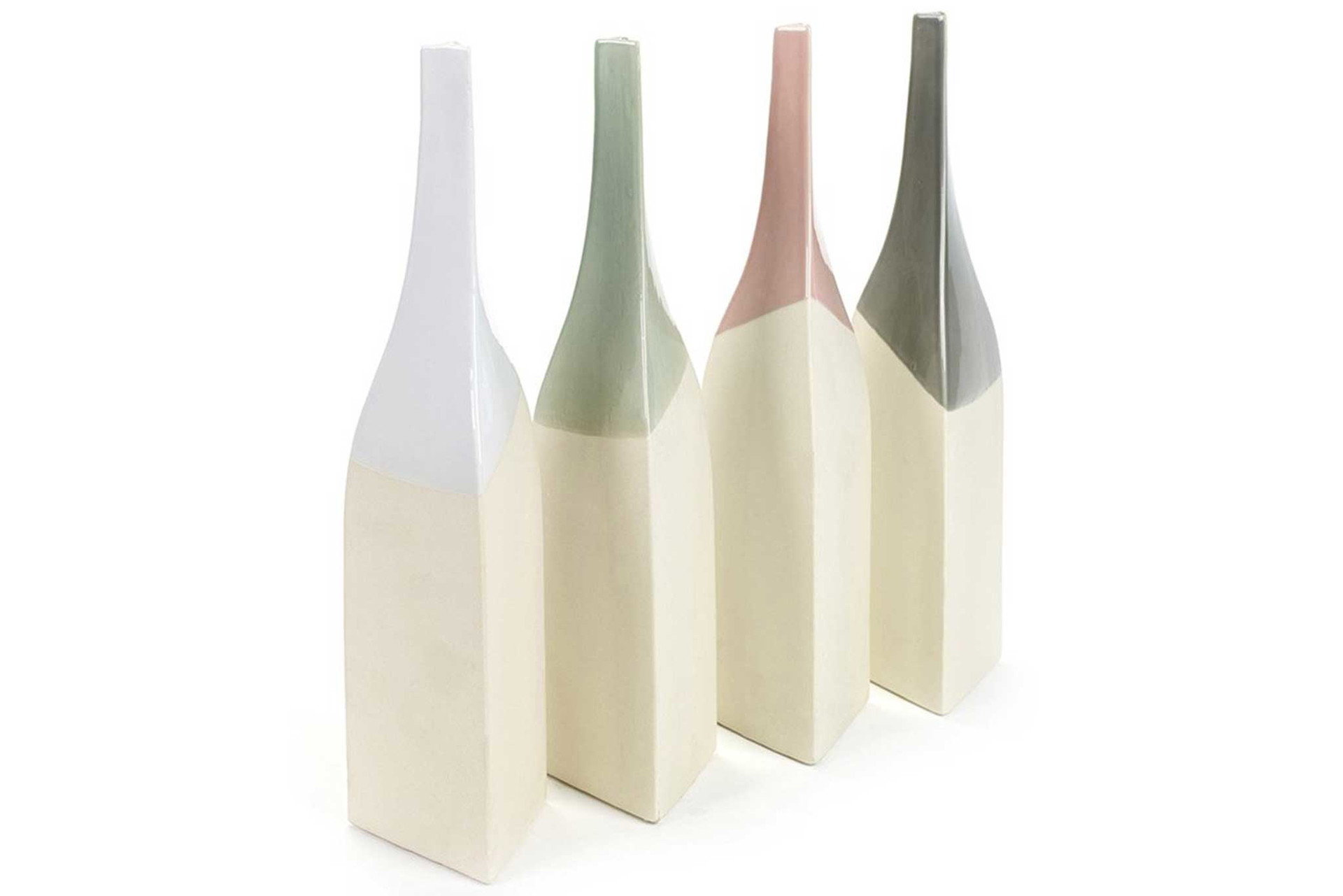 Pfiffiges Vasenquartett in dezenter Pastellfarbpalette. serax.com
