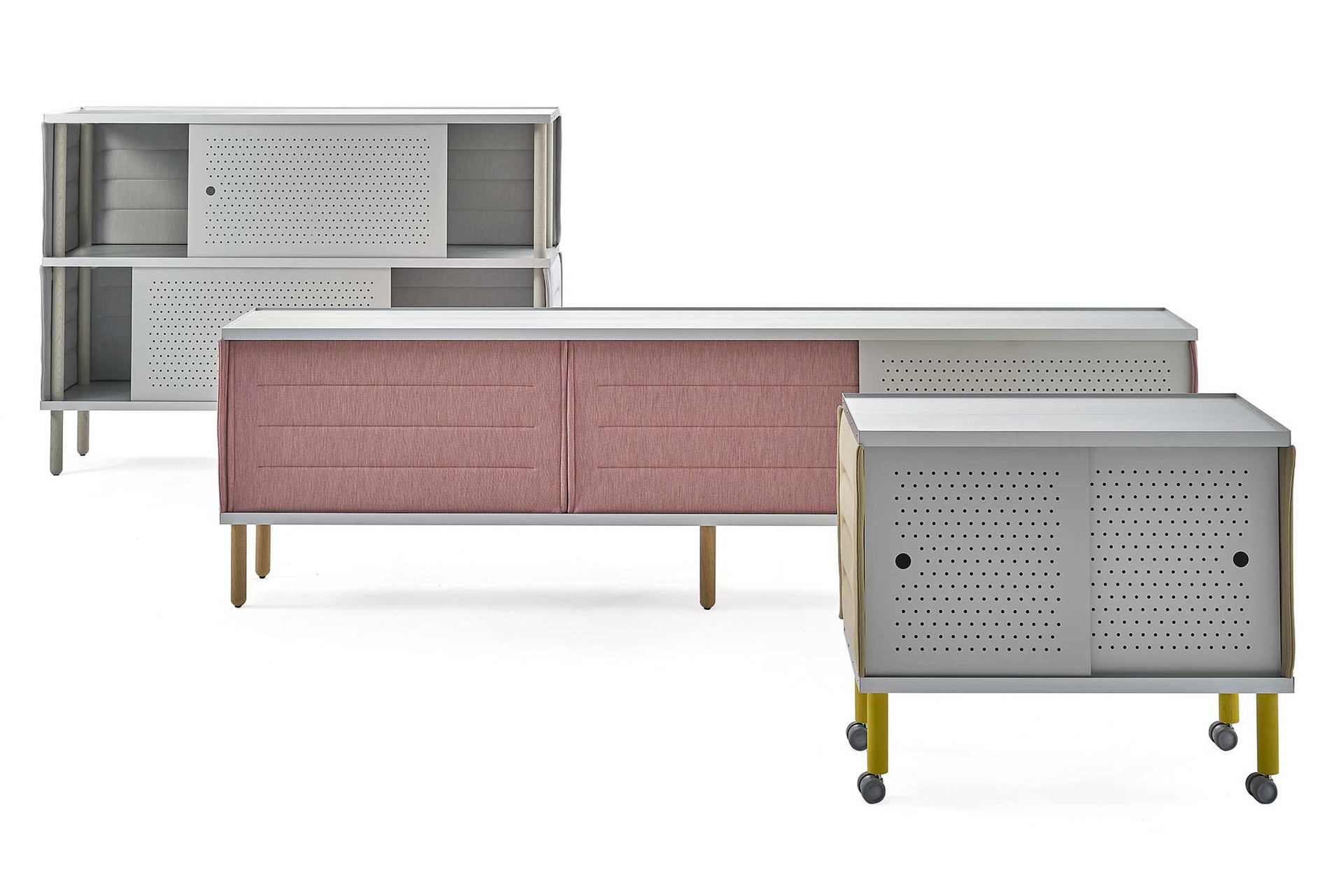 Material Mix Materialien sind da, um kombiniert zu werden. Die modularen Sideboards »Estante« mixen Eiche, robuste Stoffbezüge und Aluminium zu einem stimmigen Ganzen. sancal.com