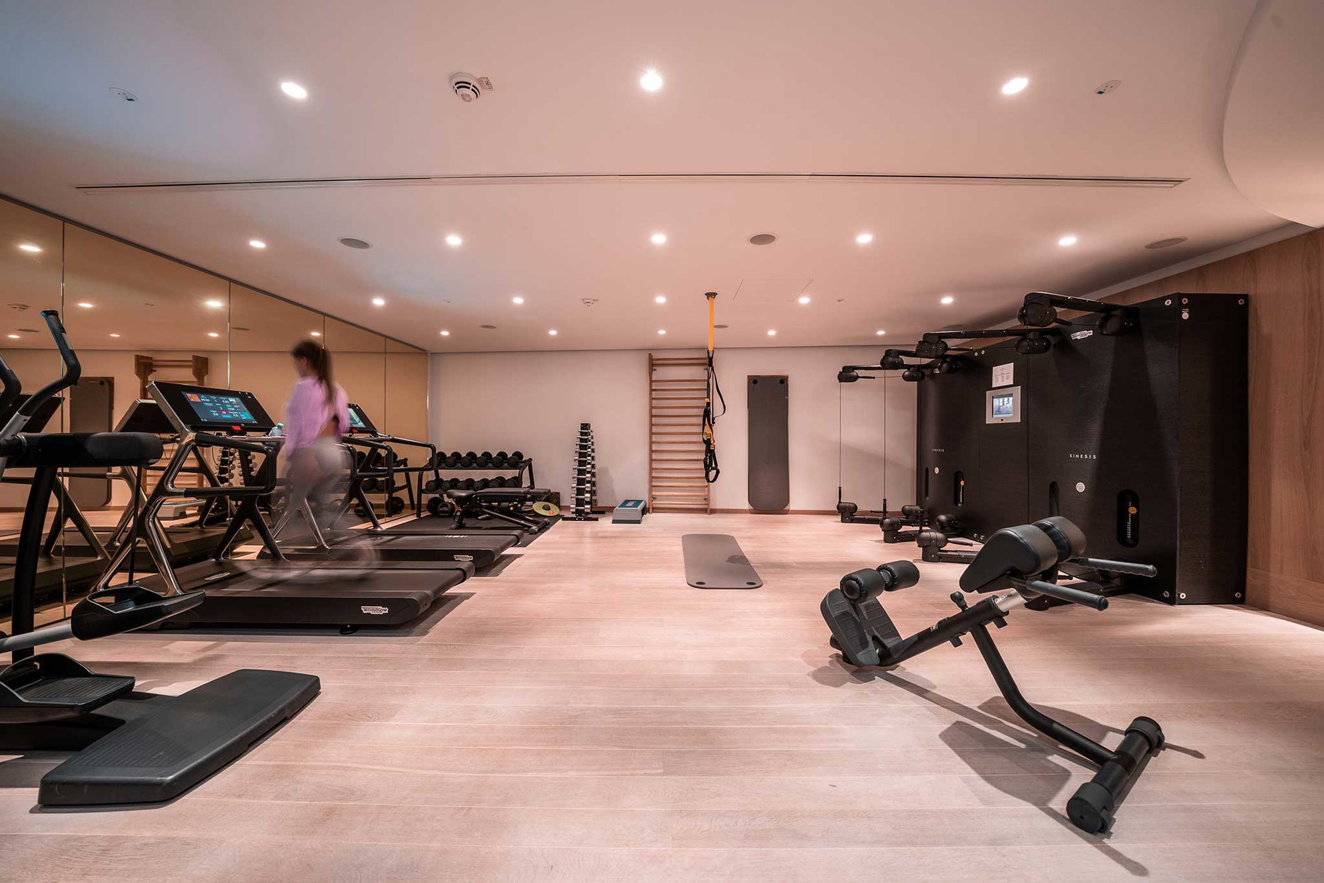 Ein Fitness Bereich der keine sportlichen Wünsche offen lässt.&nbsp;sanssouci-wien.com/spa-und-fitness