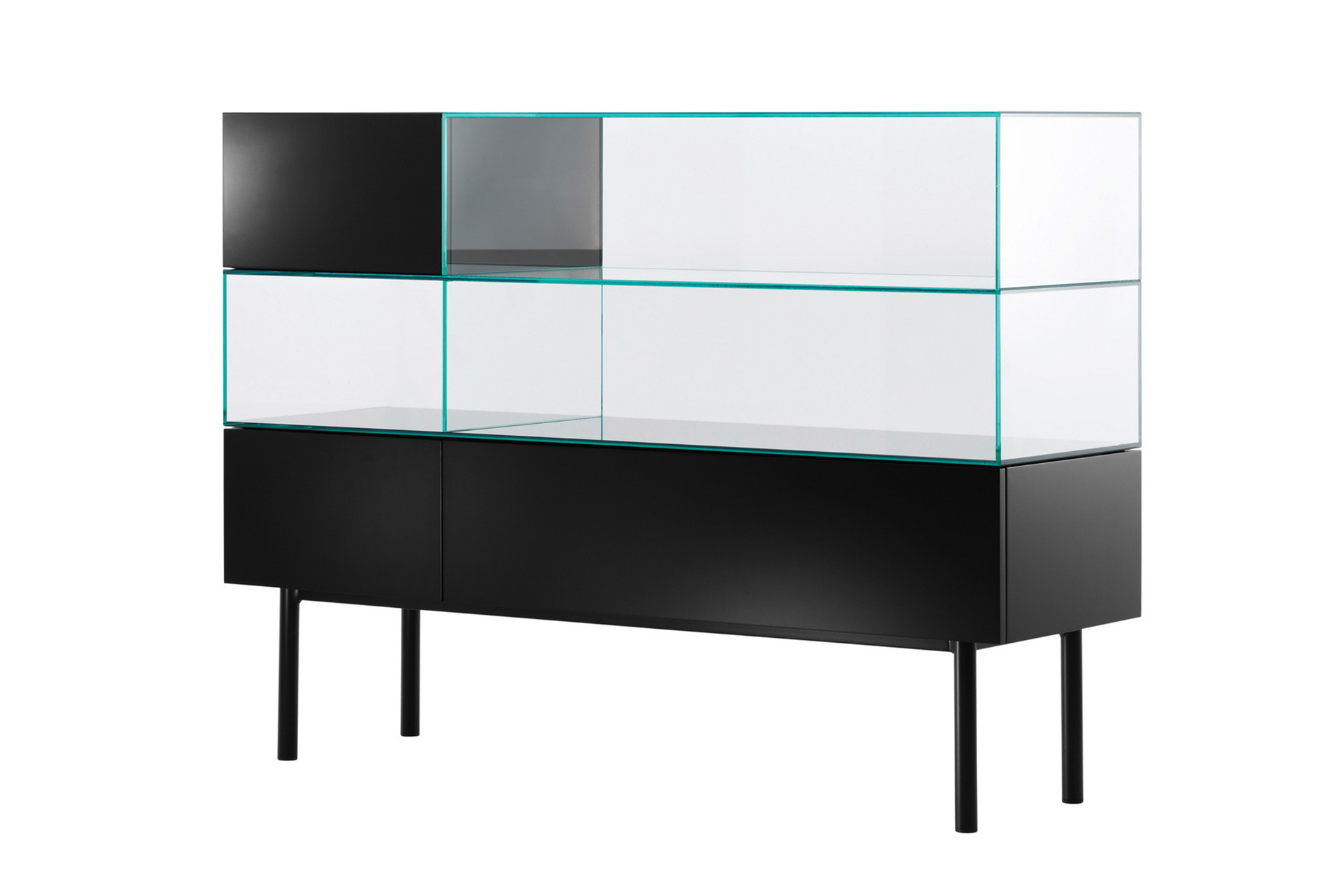 Hanne Willmanns Design ist vom Geist des Bauhauses inspiriert – gut zu erkennen an ihrer Vitrine »S4 Cabinet« für das Label Tecta. tecta.de