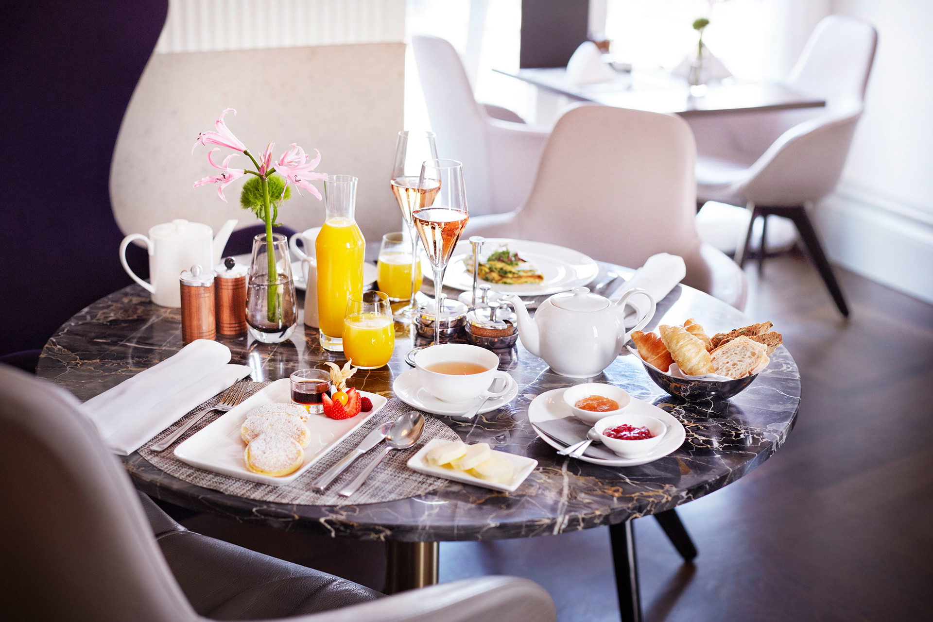 Lassen Sie sich verwöhnen mit einem Luxus-Frühstück für zwei Personen im Sans Souci Hotel.&nbsp;