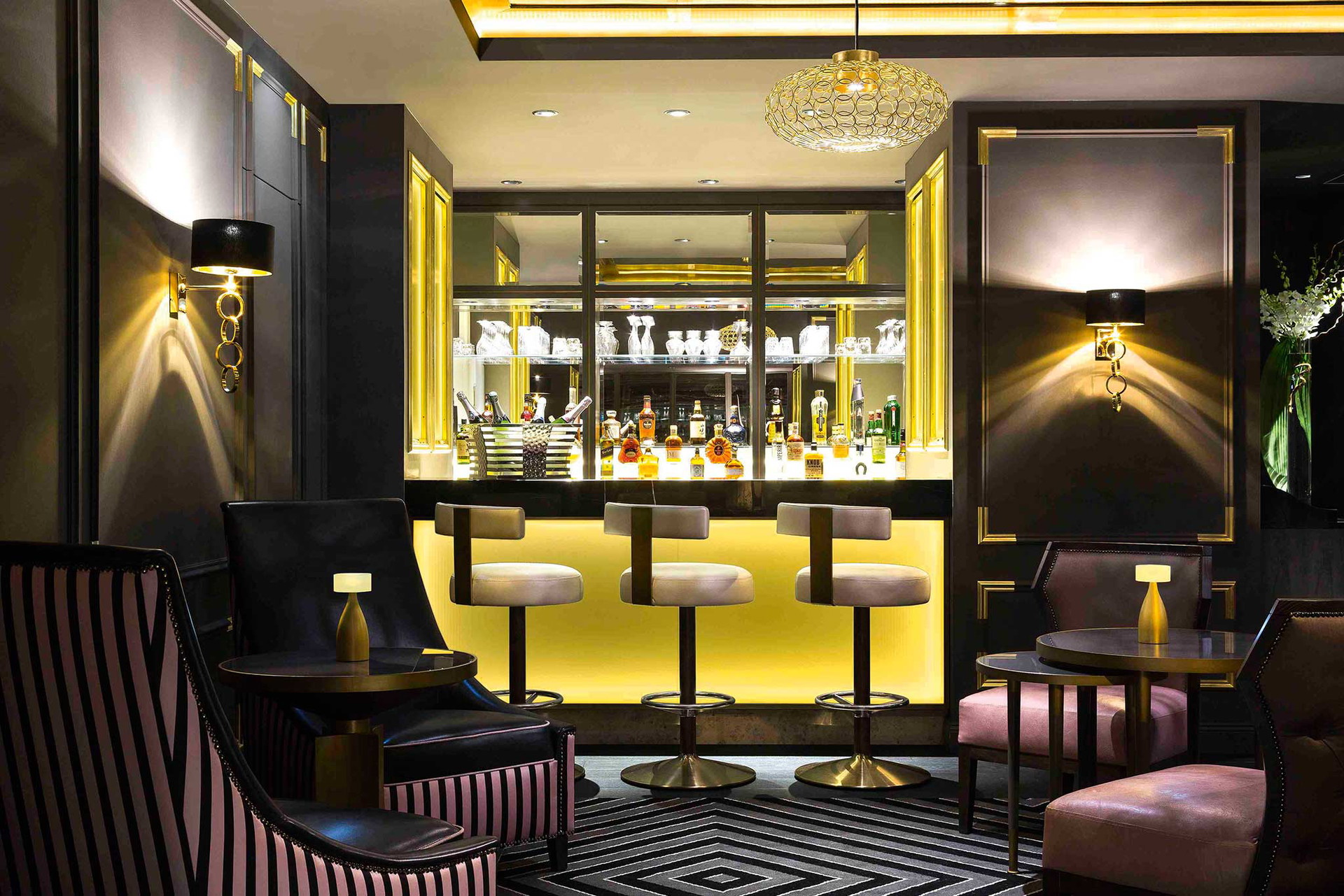 »Eine&nbsp;Rarität und eine der besten Bars von Paris, geführt von einer Familie aus der Auvergne.«&nbsp;Le Petit Bar, Paris, le-petit-bar.business.site
