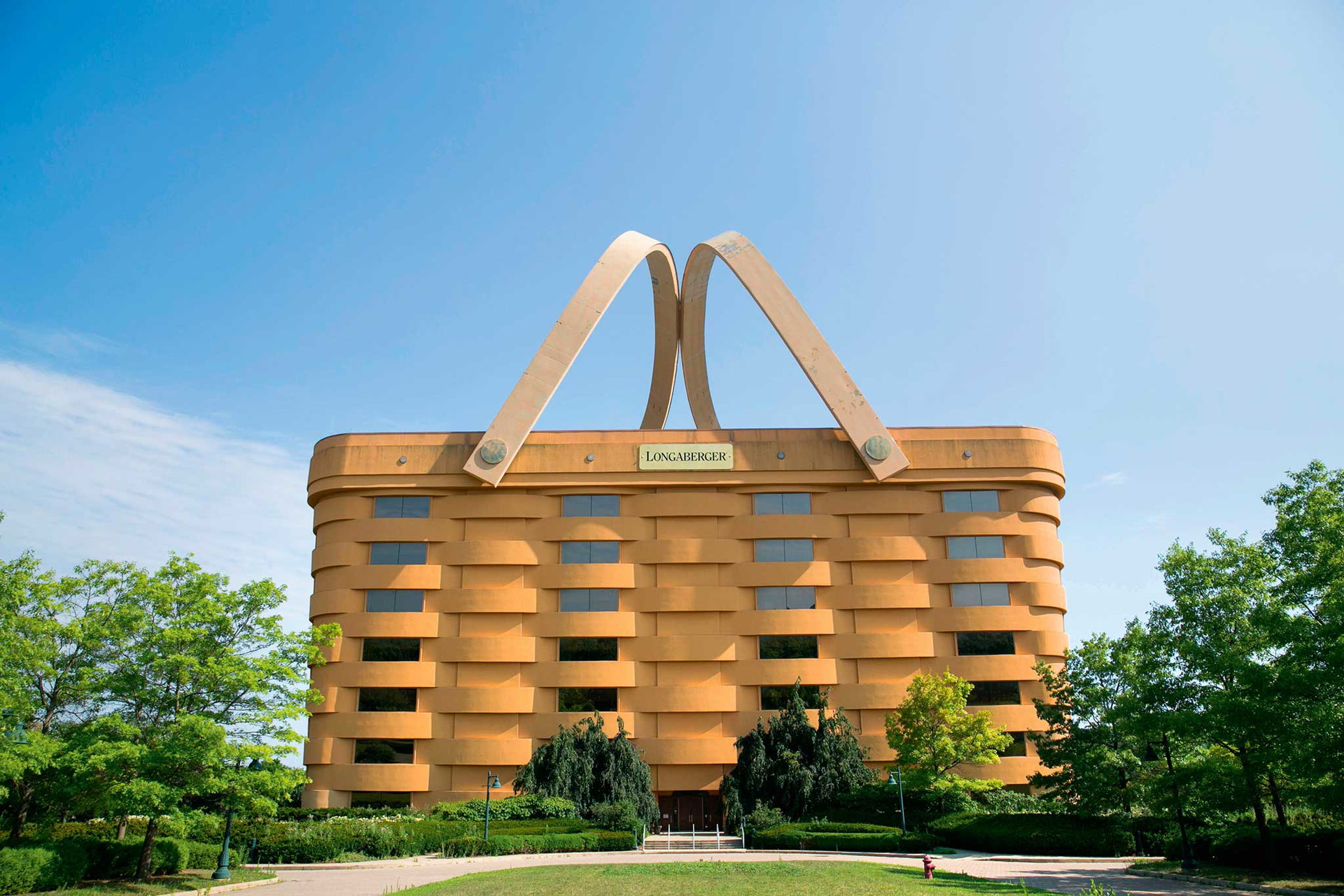 Longaberger basket, Newark Es ist eindeutig, welche Produkte die US-Firma »Longaberger« herstellt. Insofern hat der Architekt das Thema natürlich getroffen. Ob es denn aber wirklich so figurativ sein muss, kann man diskutieren. Die Firma ging vor einigen Jahren pleite, ein Investor kaufte das Gebäude und plant eine neue Nutzung als Boutique-Hotel oder Coworking-Space. Denn: Es gibt Fans!