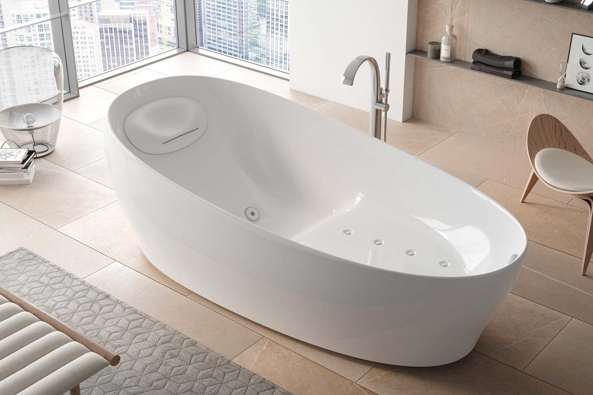 Die »Flotation Tub« von Toto verspricht eine neue Dimension der Entspannung. LED-Beleuchtung und Massagefunktion on top. de.toto.com