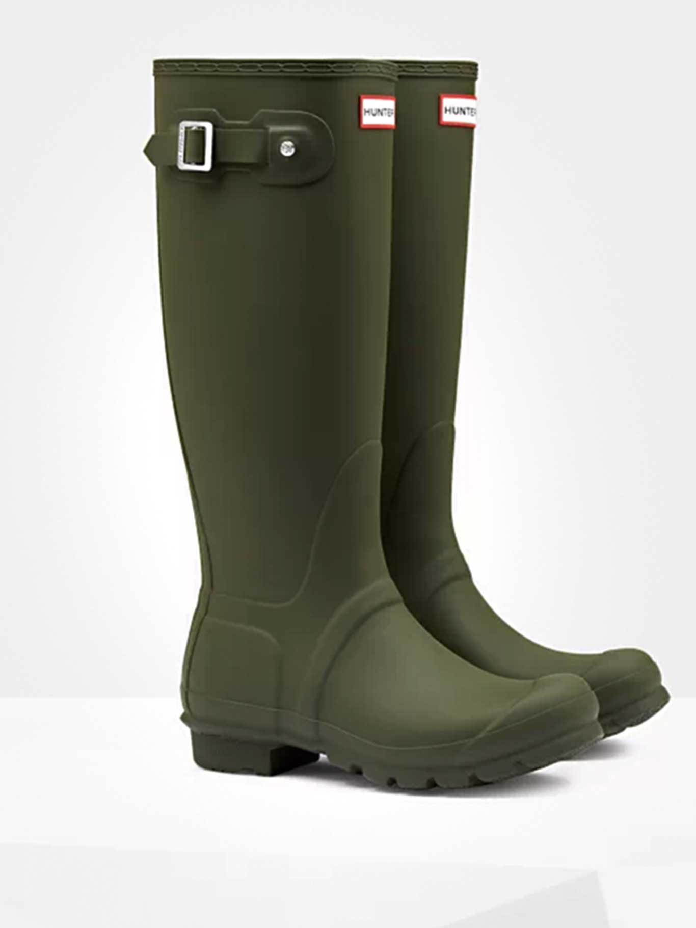 Die extrahohen Gummistiefel in traditionellem Olivgrün sind für Jägerinnen und Jäger ein Must. hunterboots.com