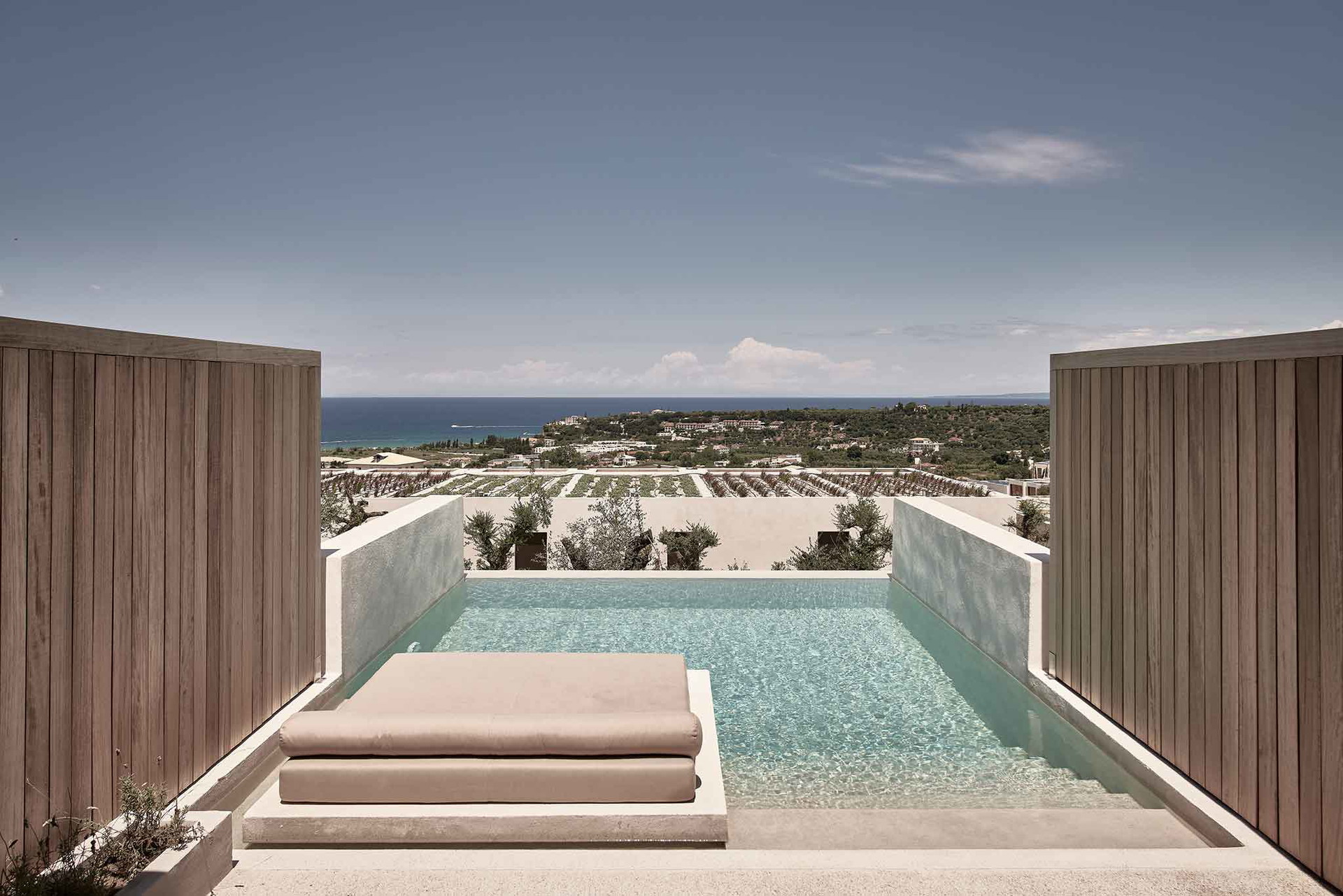 oleaallsuitehotel.com