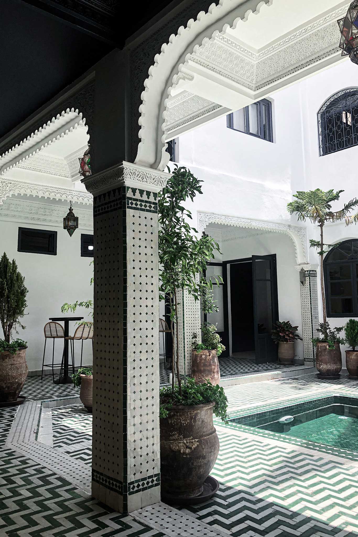 rodamonhostels.com