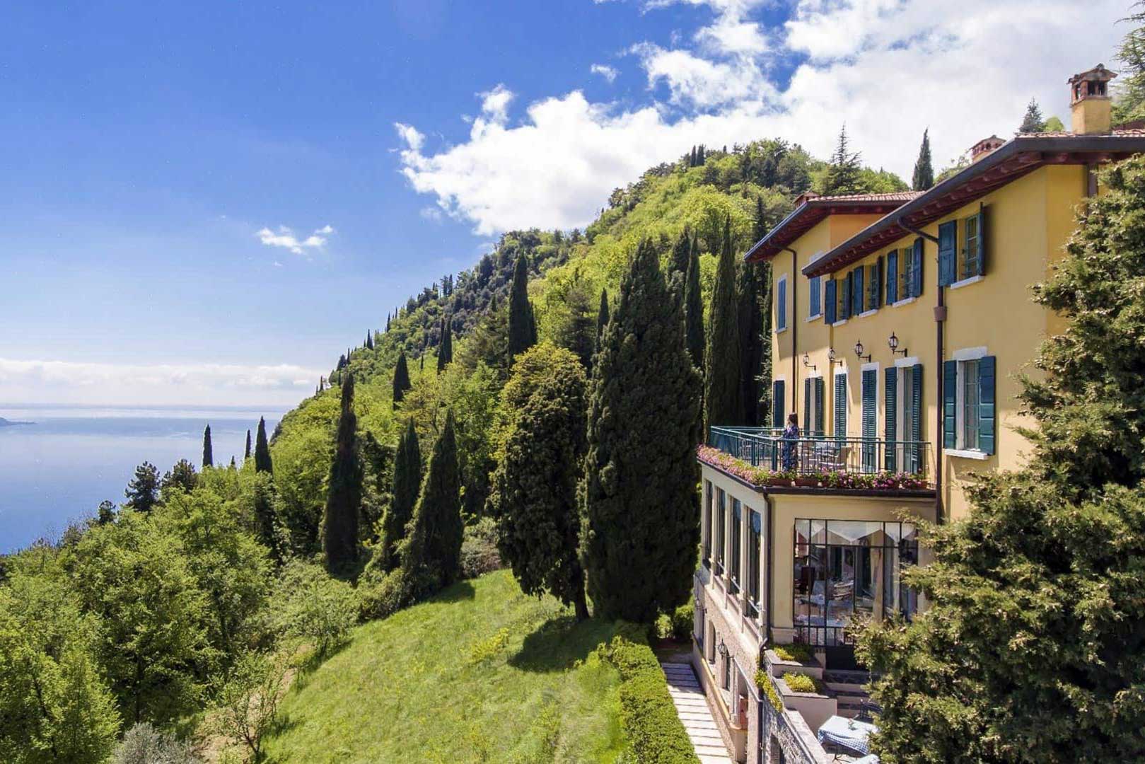 Romantik auf höchstem Niveau bekommt man im exklusiven Boutique Hotel Villa Sostaga.