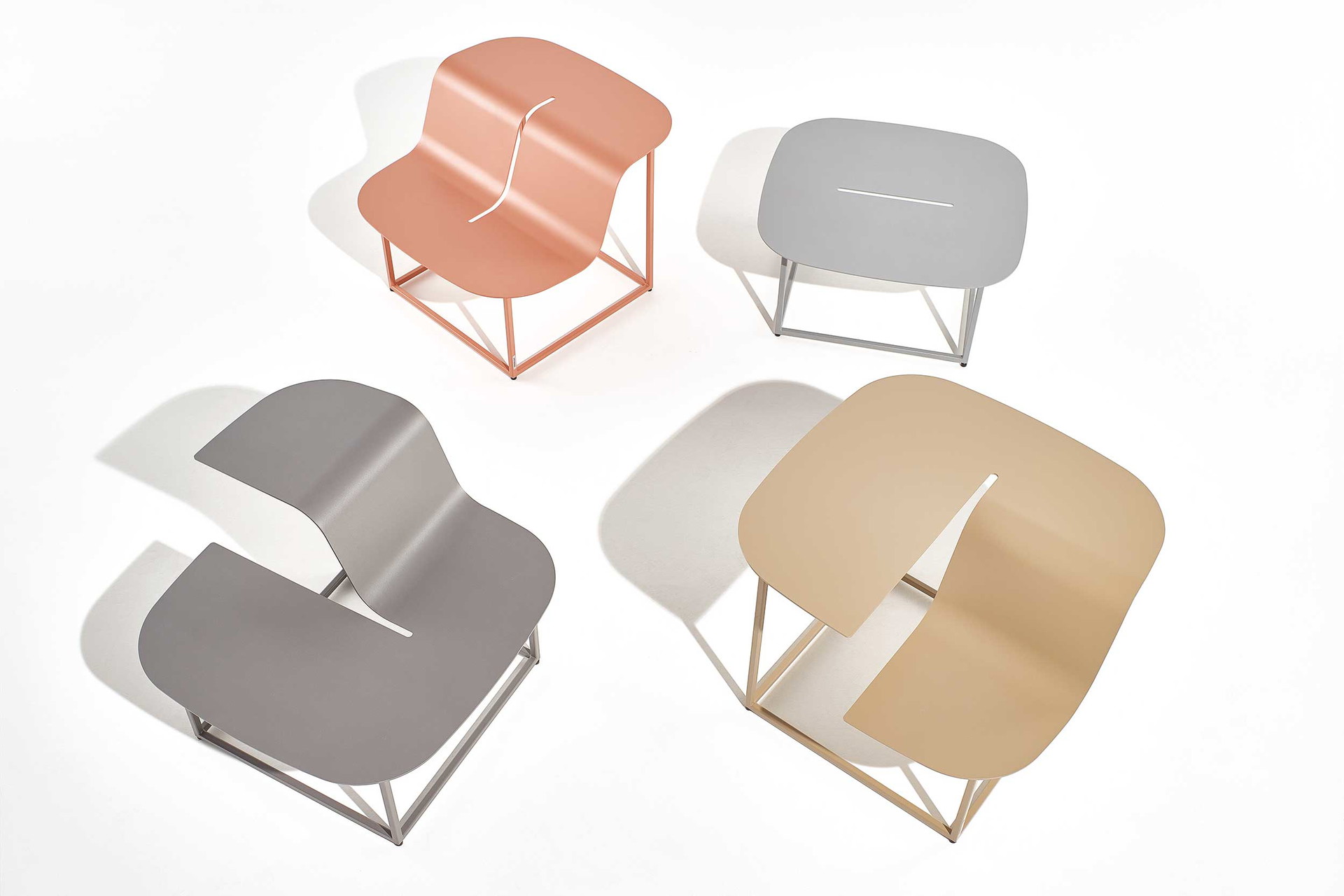 Wellenbrecher:&nbsp;Designte Work-Life-Balance: die Sitzmöbel »Manta« für das Label mmcité – zum Relaxen und Arbeiten. mmcite.com