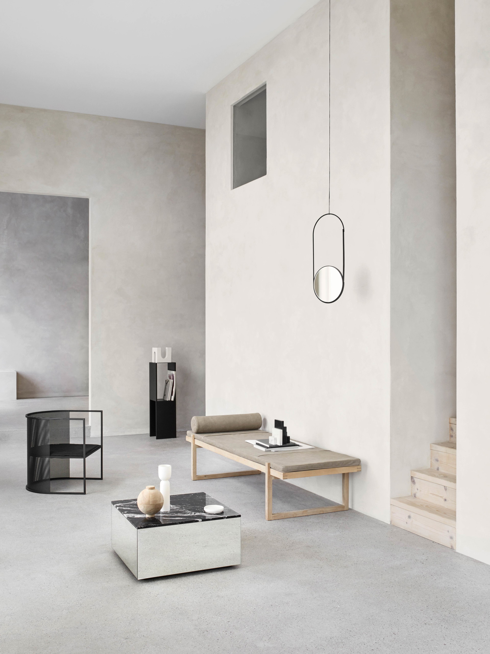 Maximal minimalistisch: Ob Daybed oder niedriger Couchtisch, die Dänin Kristina Dam hat die minimalistischen Grundprinzipien von Japandi verinnerlicht.