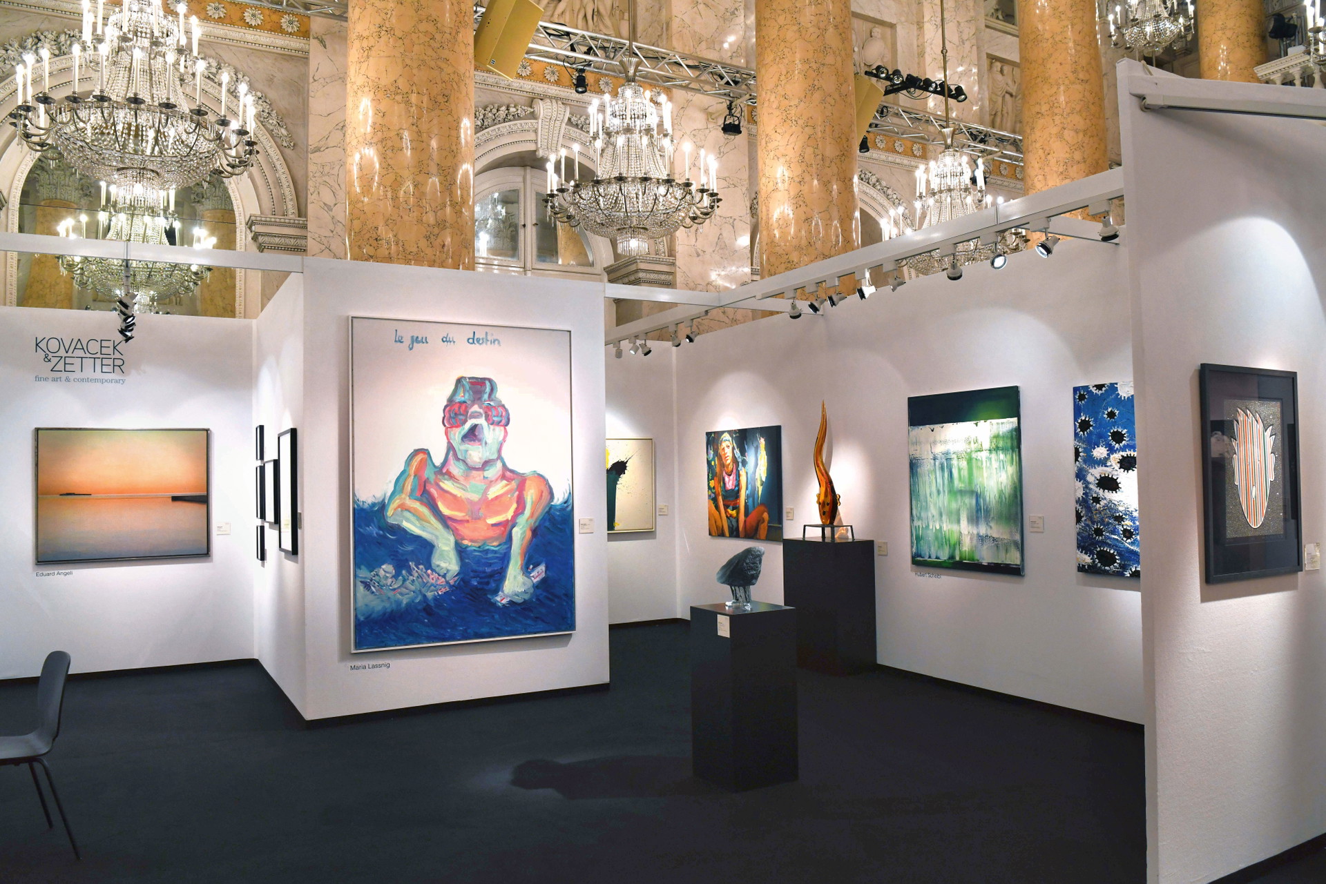 Kunst, Antiquitäten und Design: Auch auf Wiens traditionsreicher Messe Art &amp; Antique in der Hofburg im November ist die Auswahl groß.