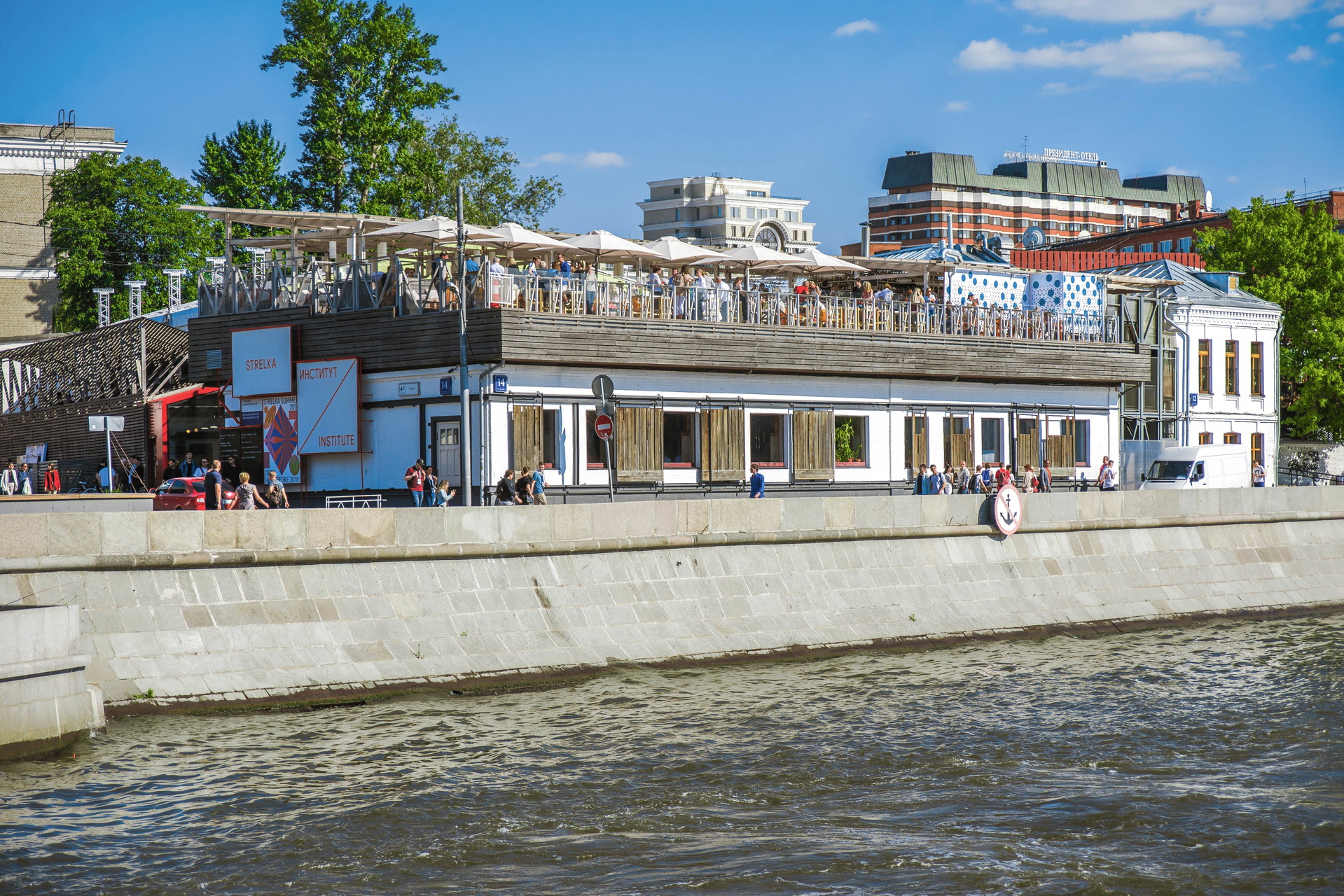 Institut Strelka: Wowhaus, 2010 »Ein multifunktionaler Raum, der die Architektur in Russland verändert hat. Das Institut Strelka war der erste Ort, der leidenschaftliche Gleichgesinnte zusammengebracht und das Bild öffentlicher Räume revolutioniert hat.«