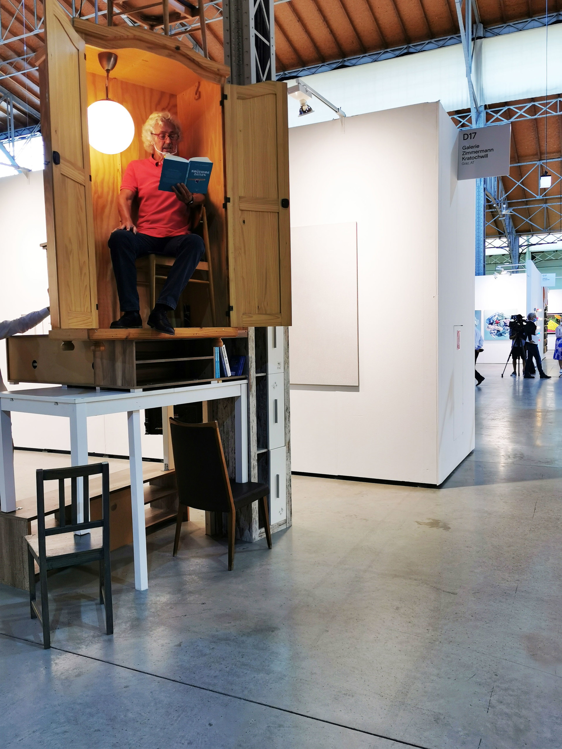Die Galerie Zimmermann Kratochwill aus Graz fällt mit ihrer Kunstinstallation aus der Reihe. Ein toller Blickfang.&nbsp;