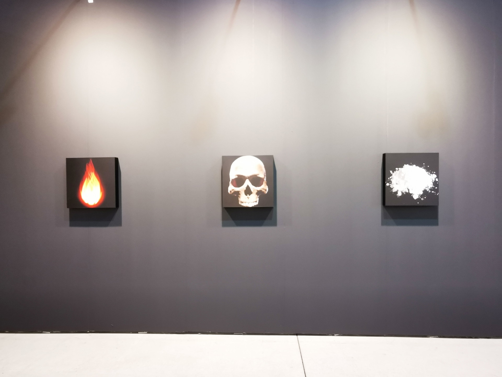 Diese Kunstwerke stammen von Christophe de Rohan Chabot. Ausgestellt von der&nbsp;Wiener Galerie EXILE.&nbsp;