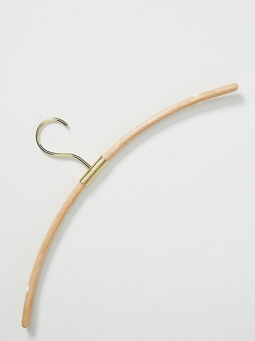 Der Handegmachte Avery Clothing Hanger von Anthropologie.