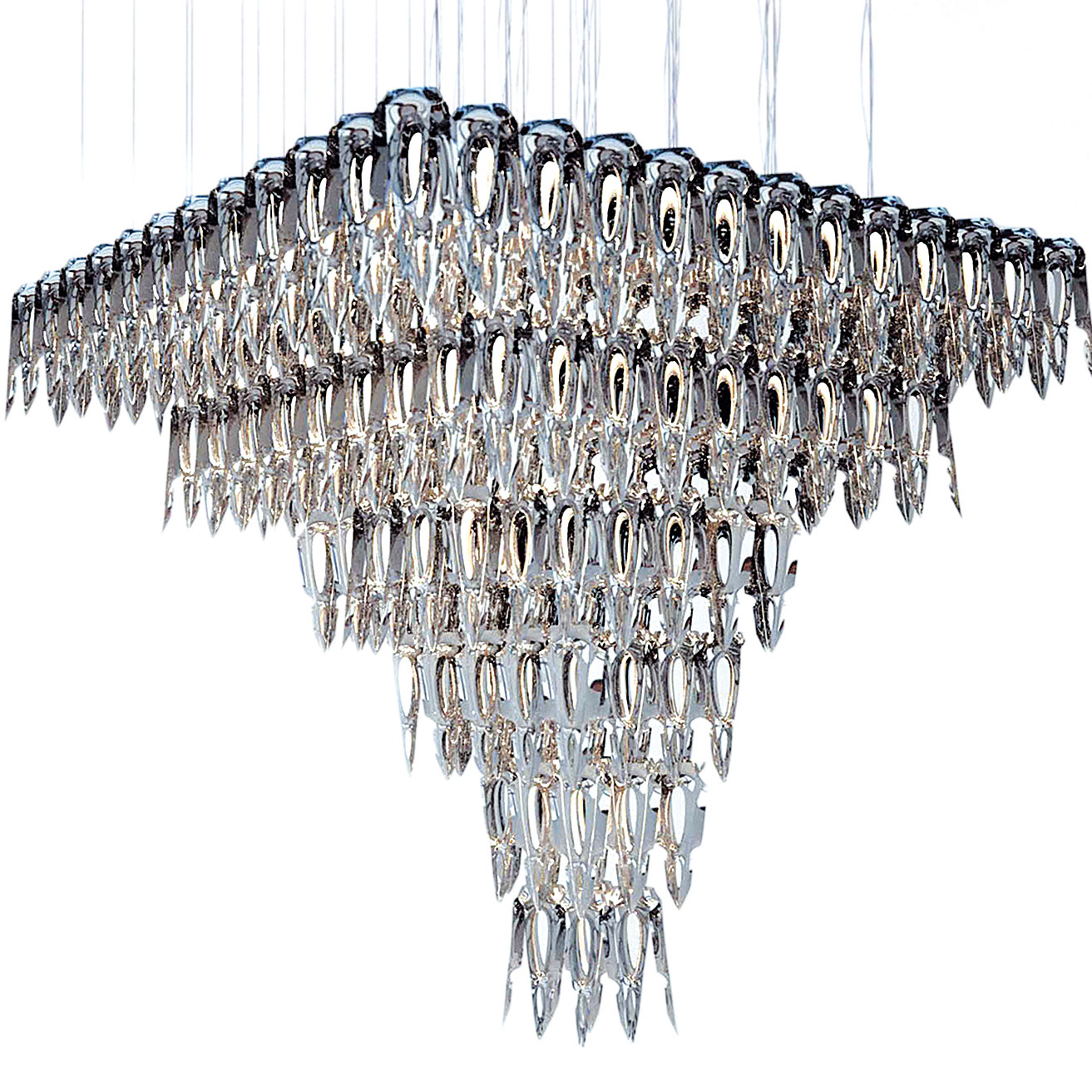 Strahlkraft: Der Prototyp »LQ Chandelier« von Hani Rashid erzielte im Dorotheum einen Verkaufswert von 138.360 Euro. dorotheum.com