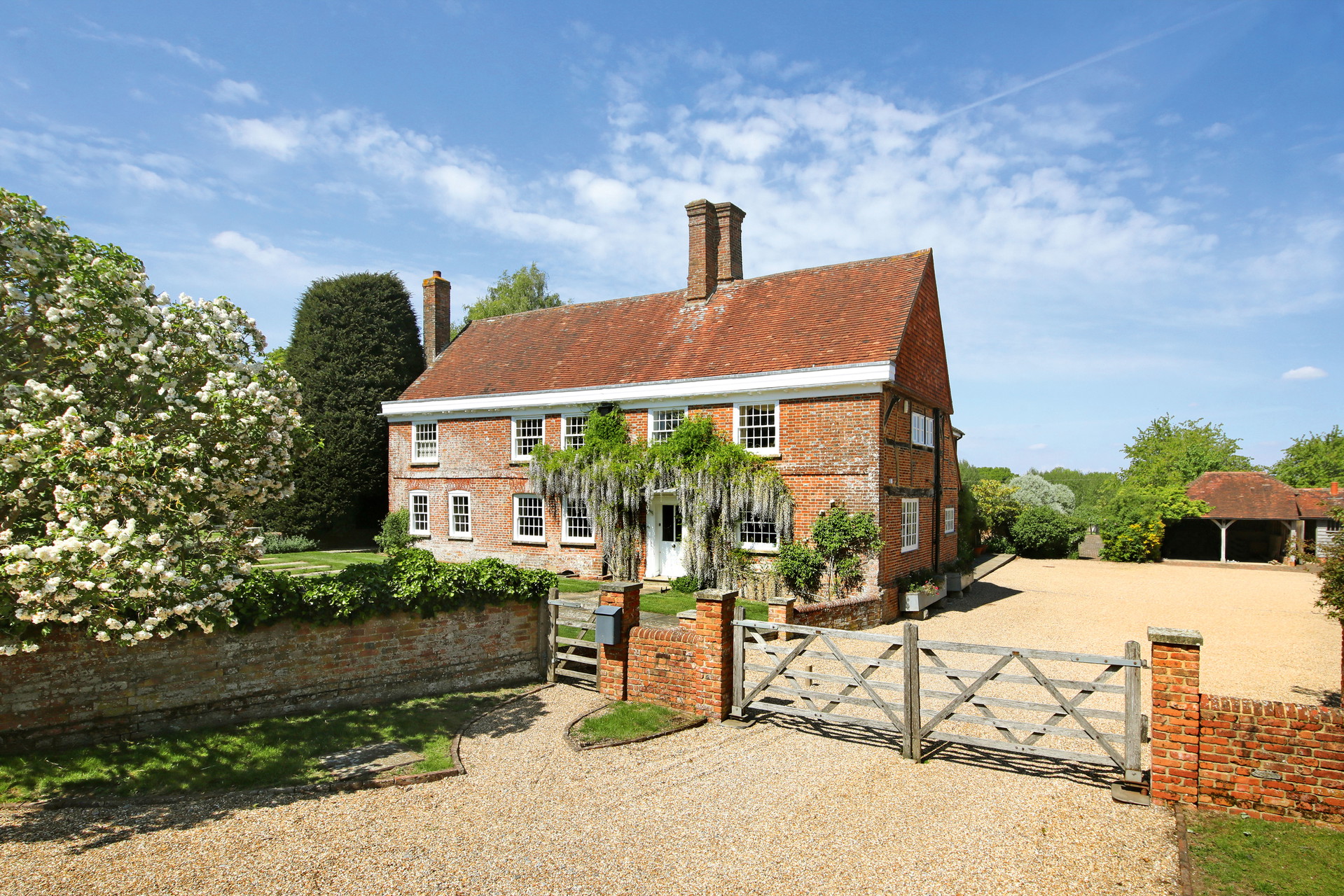 Flucht vor dem Virus: Einst war das englische Landleben etwas für ruhige Gemüter. Heute interessieren sich für die ländlichen Domizile sogar Manager und Broker. Im Bild: Summers Farm in Long Sutton, Hampshire, knapp 90 Kilometer von der Londoner City entfernt. knightfrank.com