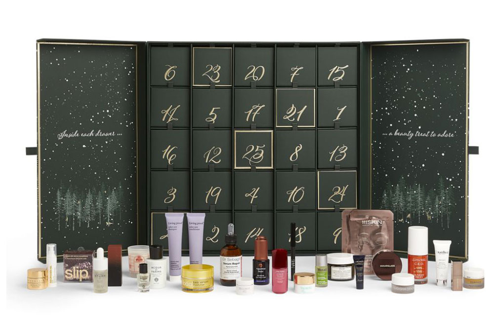 Harrods versüßt den Weihnachts-Countdown mit dem Beauty-Adventskalender. Einige der beliebtesten Hautpflege-, Make-up- und Duftprodukte aus den&nbsp;Harrods-Schönheitshallen befinden sich darin.&nbsp;Kostenpunkt: 780 Euro. Erhältlich bei:&nbsp;harrods.com