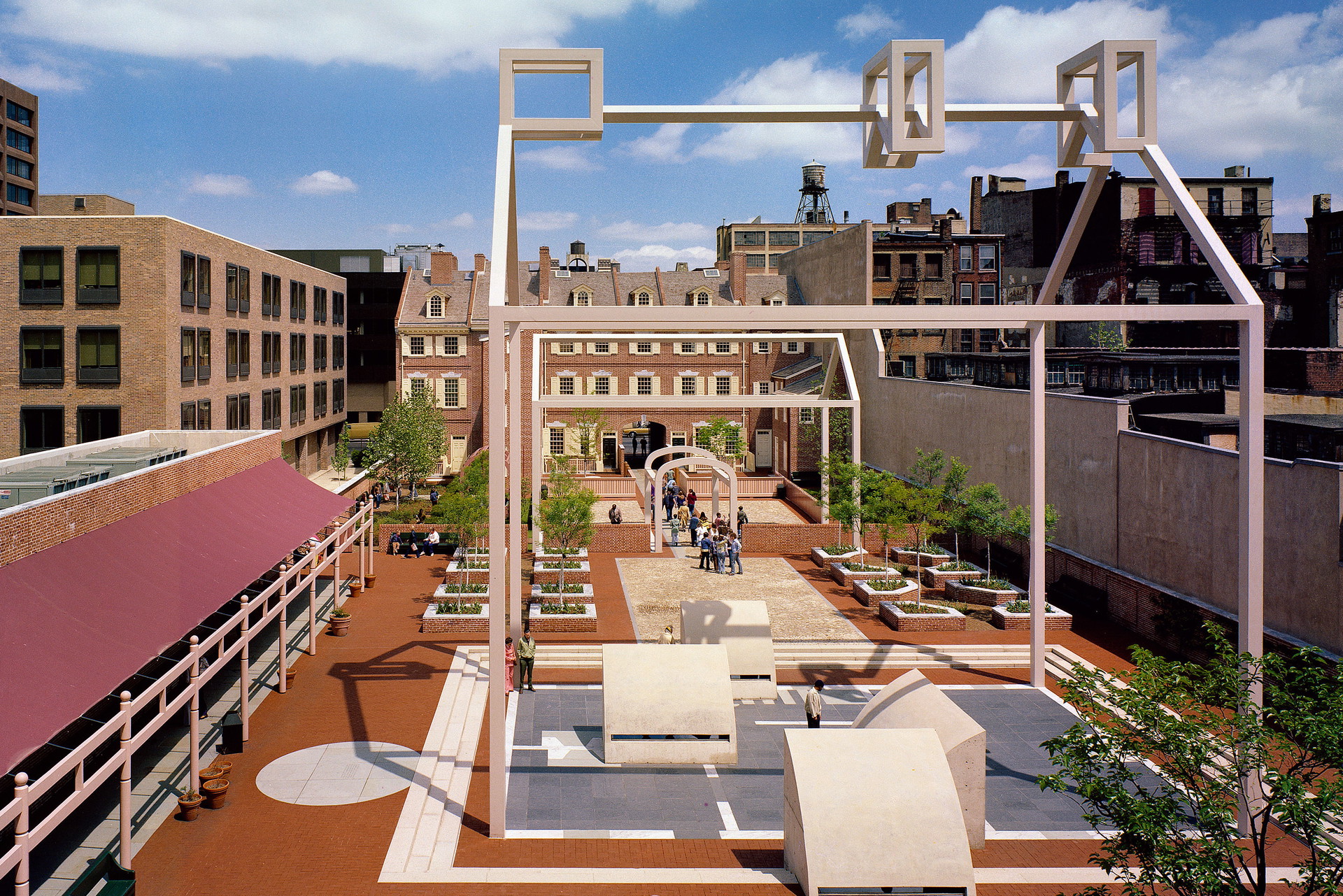 Abstrakte Linien:&nbsp;Der Staatsmann Benjamin Franklin hatte hier einst seinen Wohnsitz. Denise Scott Brown und ihr Partner Robert Venturi entwarfen ein Geisterhaus.&nbsp;