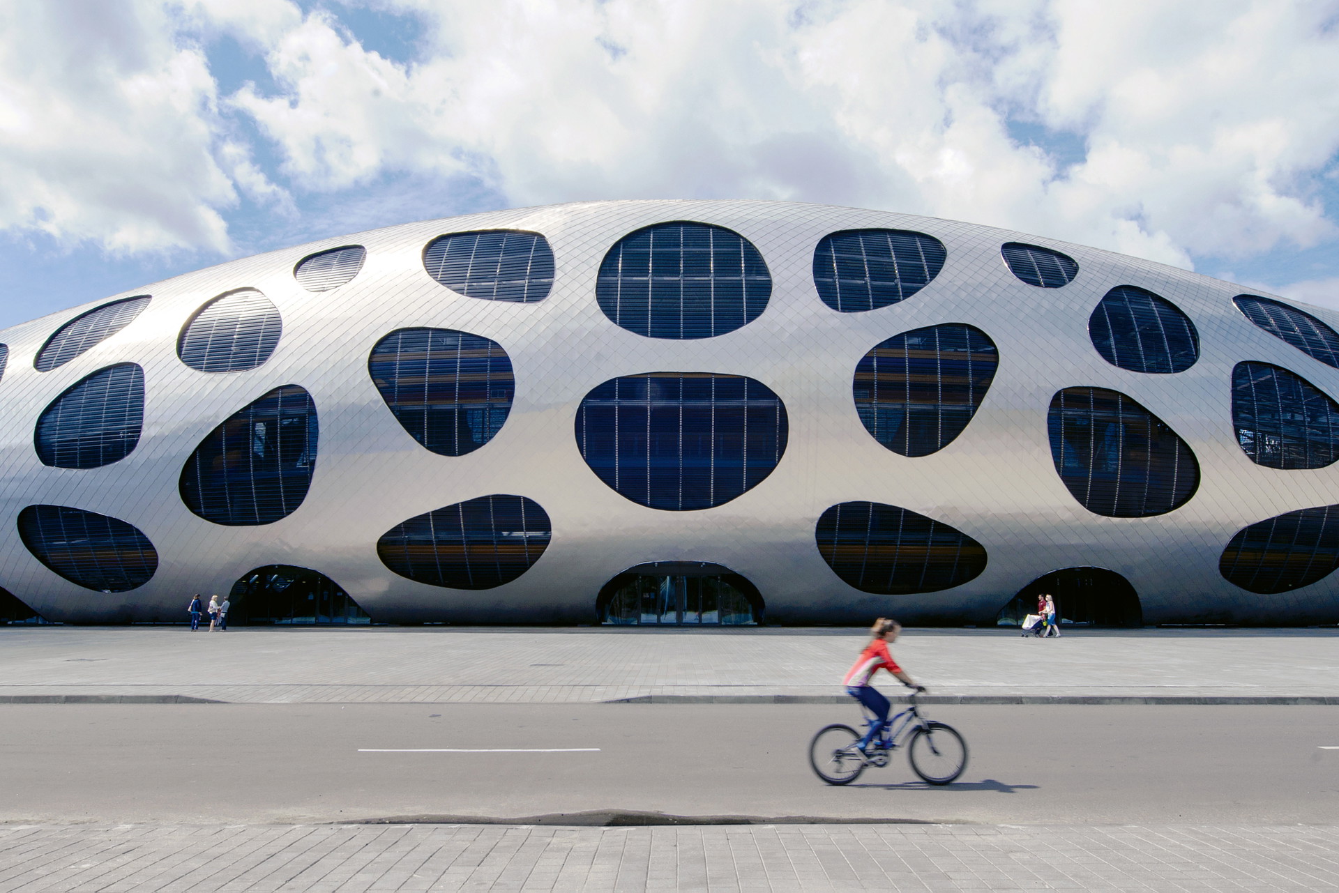 Organisches Ufo:&nbsp;Špela Videčnik stammt aus Ljubljana. Das Fußballstadion Borisov-Arena in Weißrussland erinnert an ein Ufo und einen Feuersalamander zugleich.&nbsp;