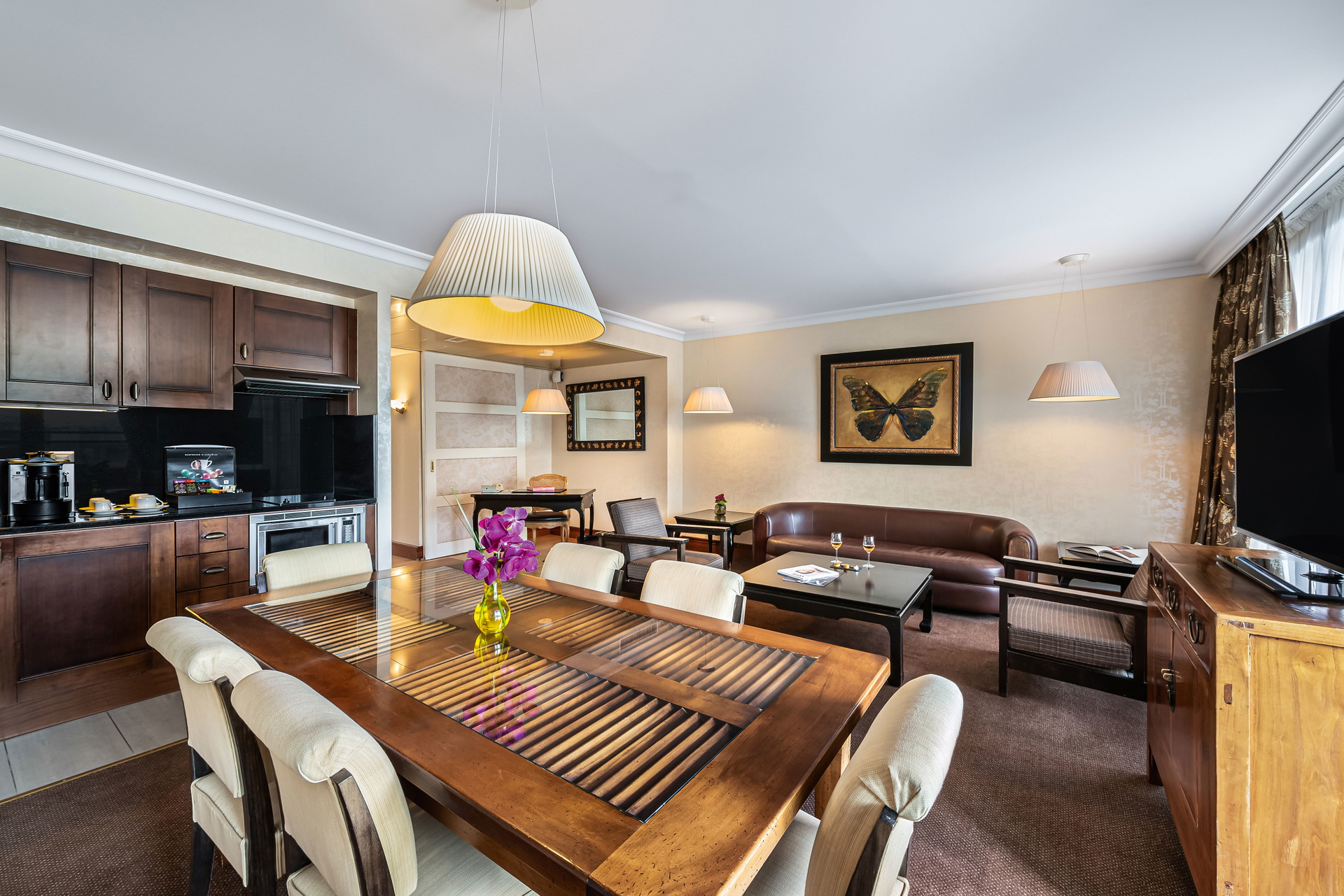 Hotel Royal, Genf:&nbsp;In diesem Haus voll distinguierter Schweizer No-blesse kann der Long-Stay-Gast zwischen Studio, Studio Premium und Apartments wählen, Letztere mit bis zu 90 Quadratmetern für den besonders langen und komfortablen Aufenthalt. hotelroyalgeneva.com