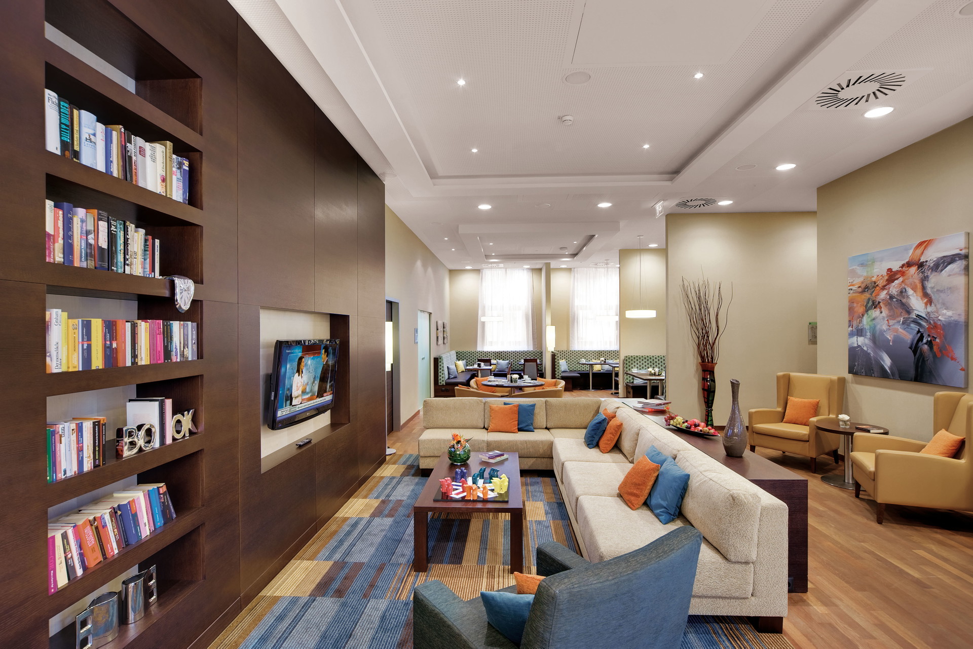 Marriott Residence, München:&nbsp;Im kulturellen Hotspot des Werksviertels am Ostbahnhof gelegen ist dieses Extended-Stay-Hotel mit »Contemporary Bavarian Style«. Die Studios sind mit Küche und separatem Wohnzimmer ausgestattet, ein Gym gibt es selbstverständlich auch. marriott.com