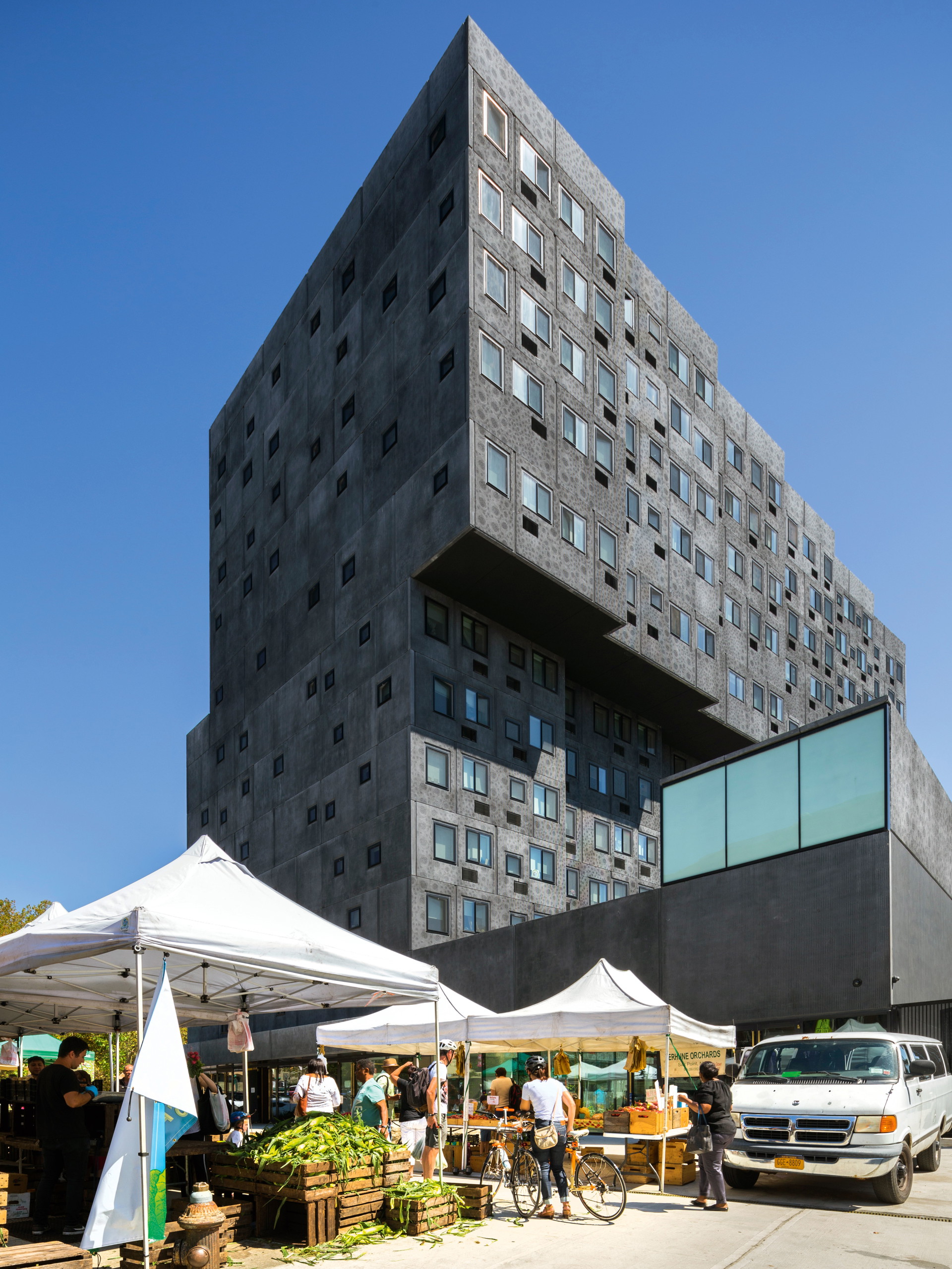 Wuchtige Wohnburg:&nbsp;Wie eine Skulptur aus Granit steht der Wohnblock Sugar Hill seit 2014 im New Yorker Stadtteil Harlem.