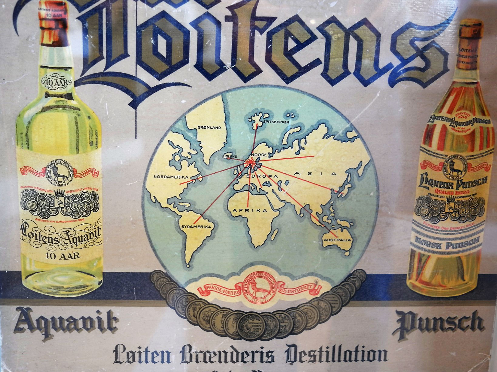 Weltreisender: Historische Artefakte am Sitz von »Linie Aquavit« belegen es: Schon Vorgänger »Loitens« warb mit der einzigartigen Schiffsreifung, die den Brand aus dem Norden über den Äquator führte.