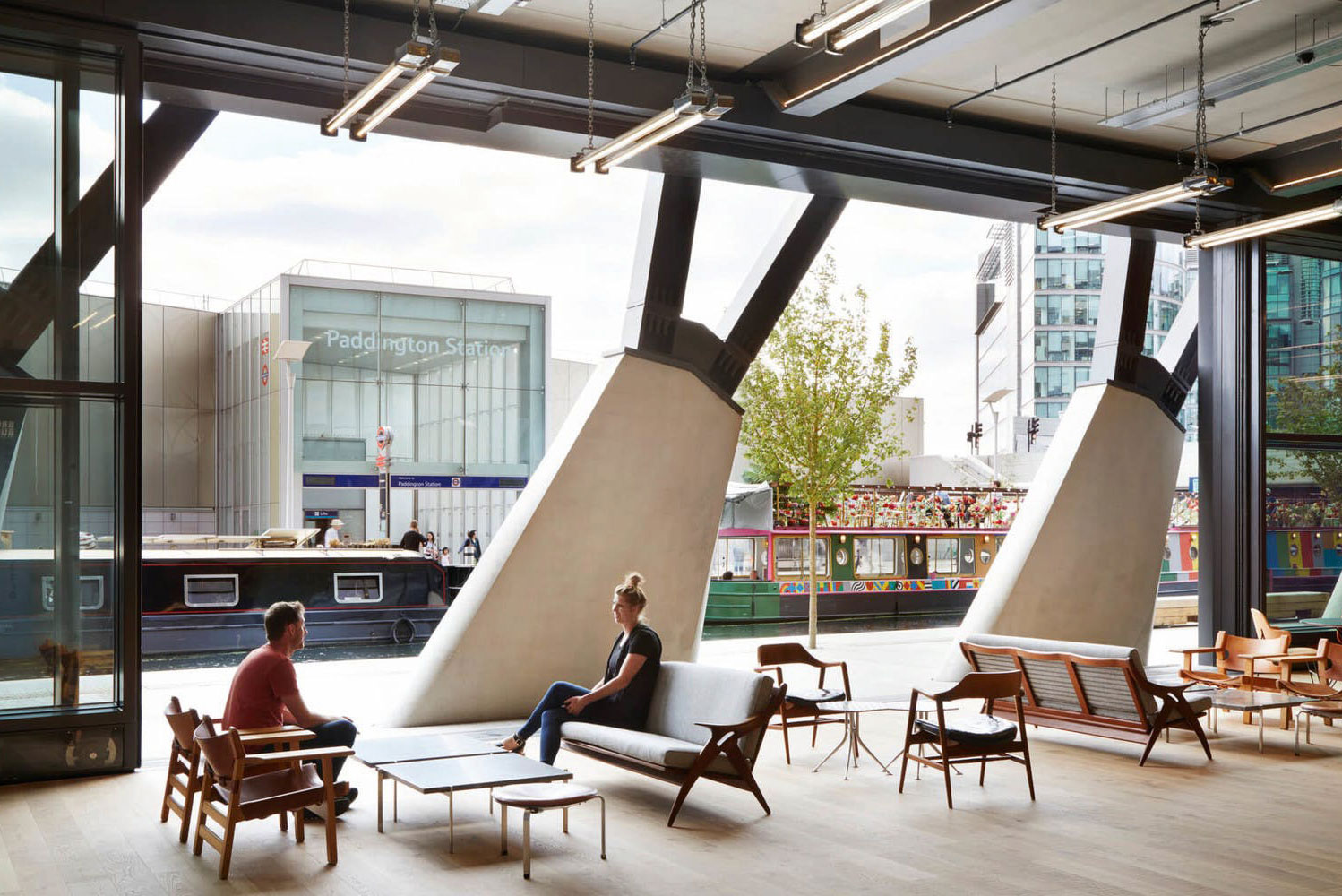 Brunel Building: Einer der Immobilien-Hotspots der letzten Jahre war das Areal um den Bahnhof Paddington mit seinem Hafenbecken und der Schnellverbindung nach Heathrow. Am Wasser und über dem Bahntunnel faltet sich ein expressiv-verzerrtes Stahlskelett in die Höhe: Der legendäre britische Ingenieur Isambard Kingdom Brunel stand Pate für den Namen des 16-geschoßigen Bürohochhauses mit seinem rauen Industrie-loft-Charme. Prominentester Mieter: Sony Pictures.&nbsp;derwentlondon.com