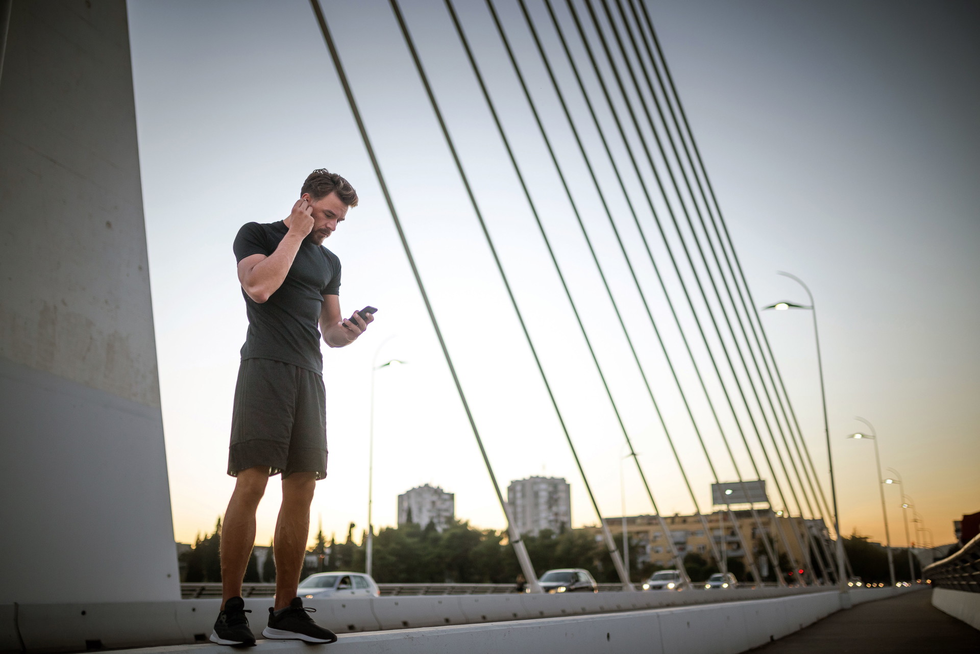 Aufmerksamkeitsspanne:&nbsp;Podcasts laden aufgrund ihrer Länge ein, sie nebenbei zu&nbsp;hören – was auch ein langes Workout schneller vergehen lässt.