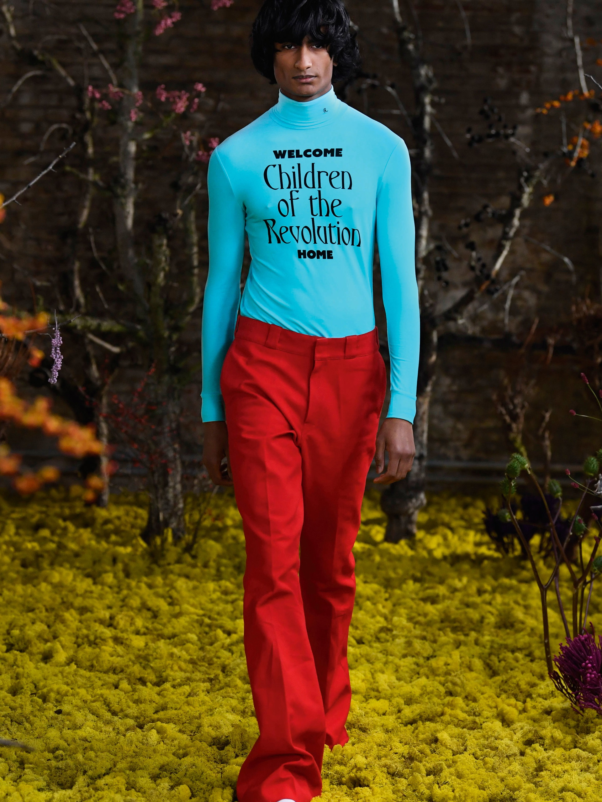 Children of the Revolution: Welcome home Raf Simons beschwört in seiner neuen Kollektion die rebellischen Tage seiner eigenen Jugend und thematisiert die Probleme der heutigen.